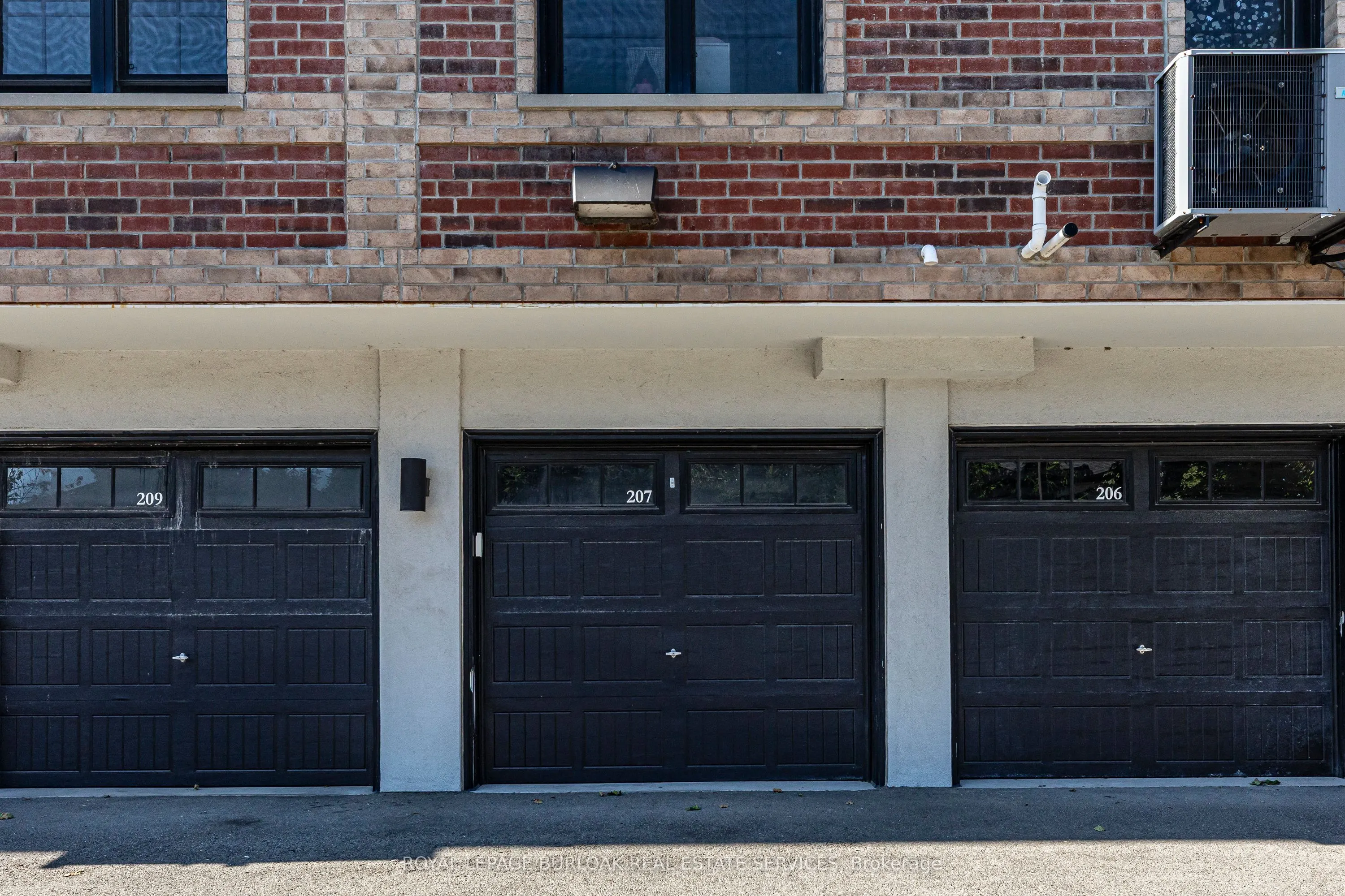 760 Lakeshore Road E #207