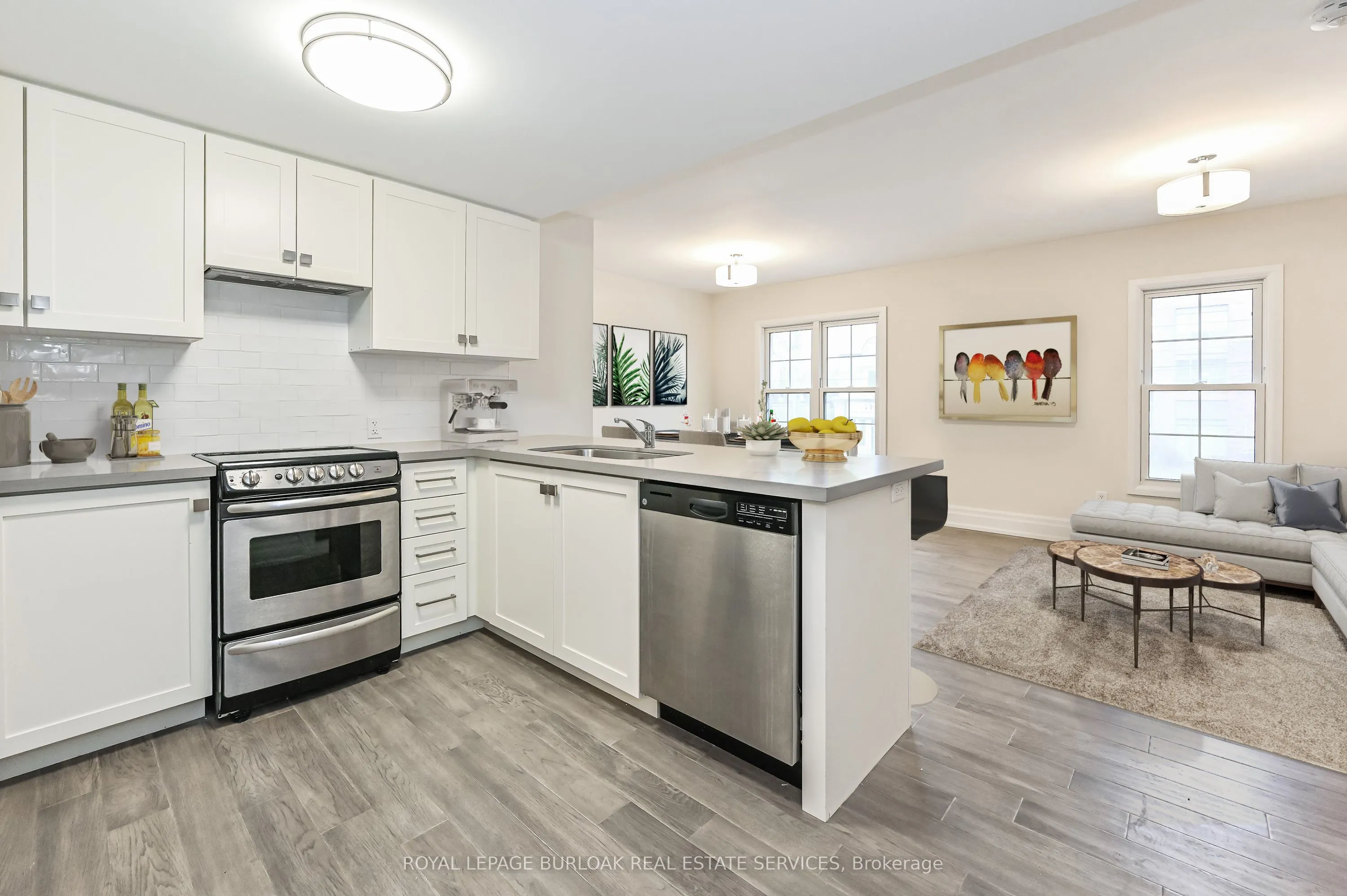 760 Lakeshore Road E #207