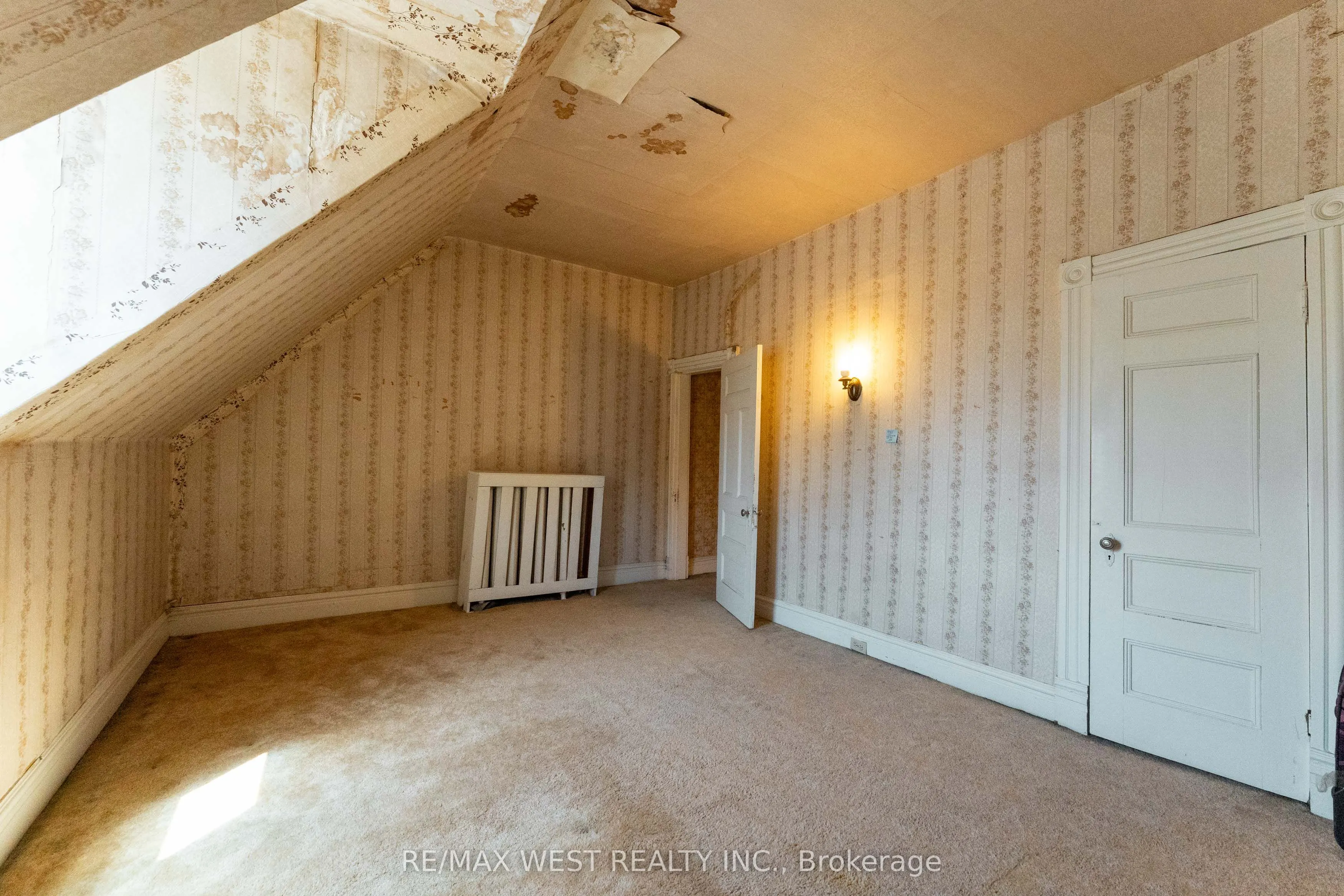 1311 King Street W
