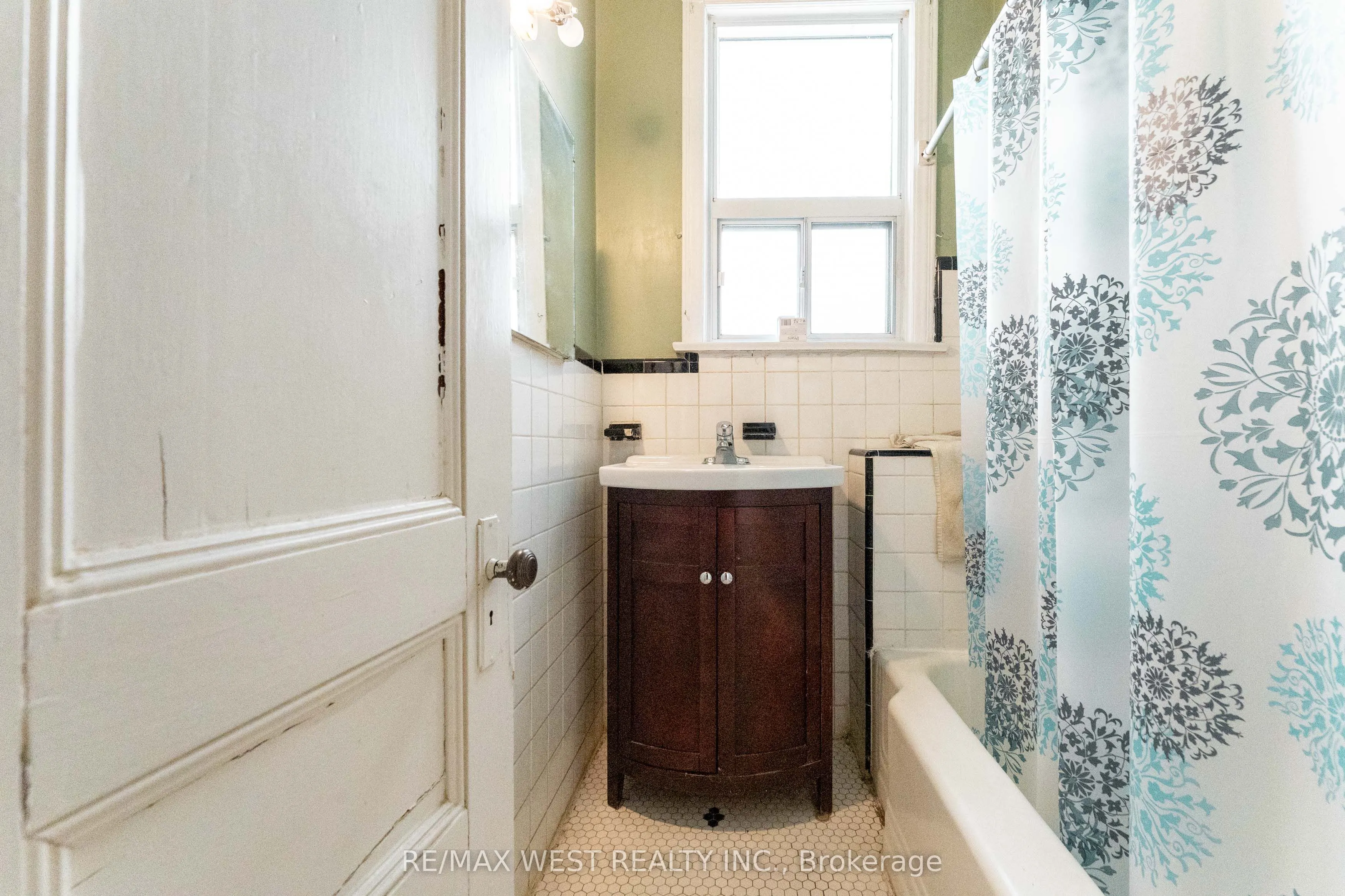 1311 King Street W
