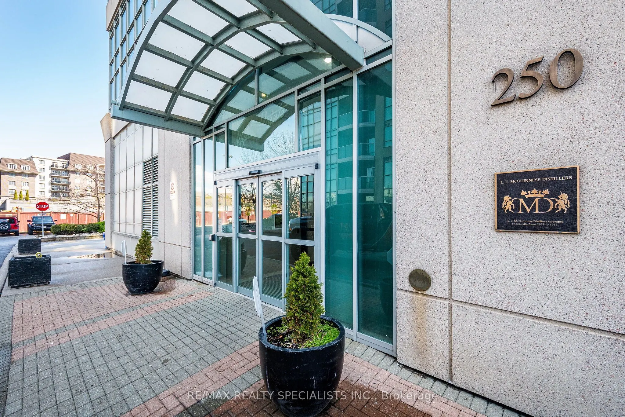 250 Manitoba Street #838