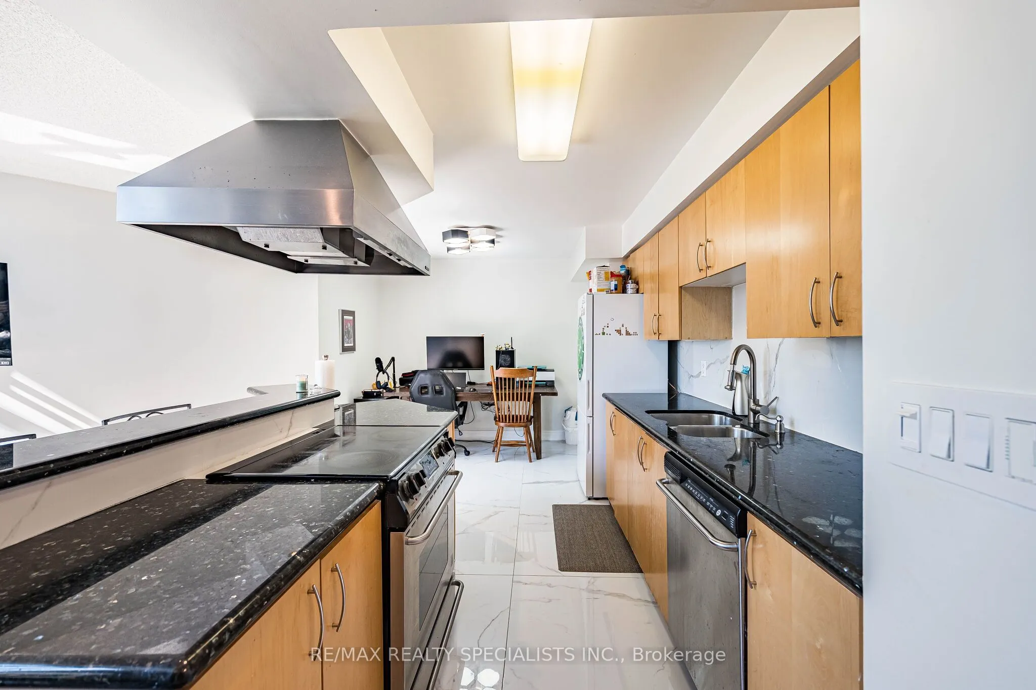 250 Manitoba Street #838