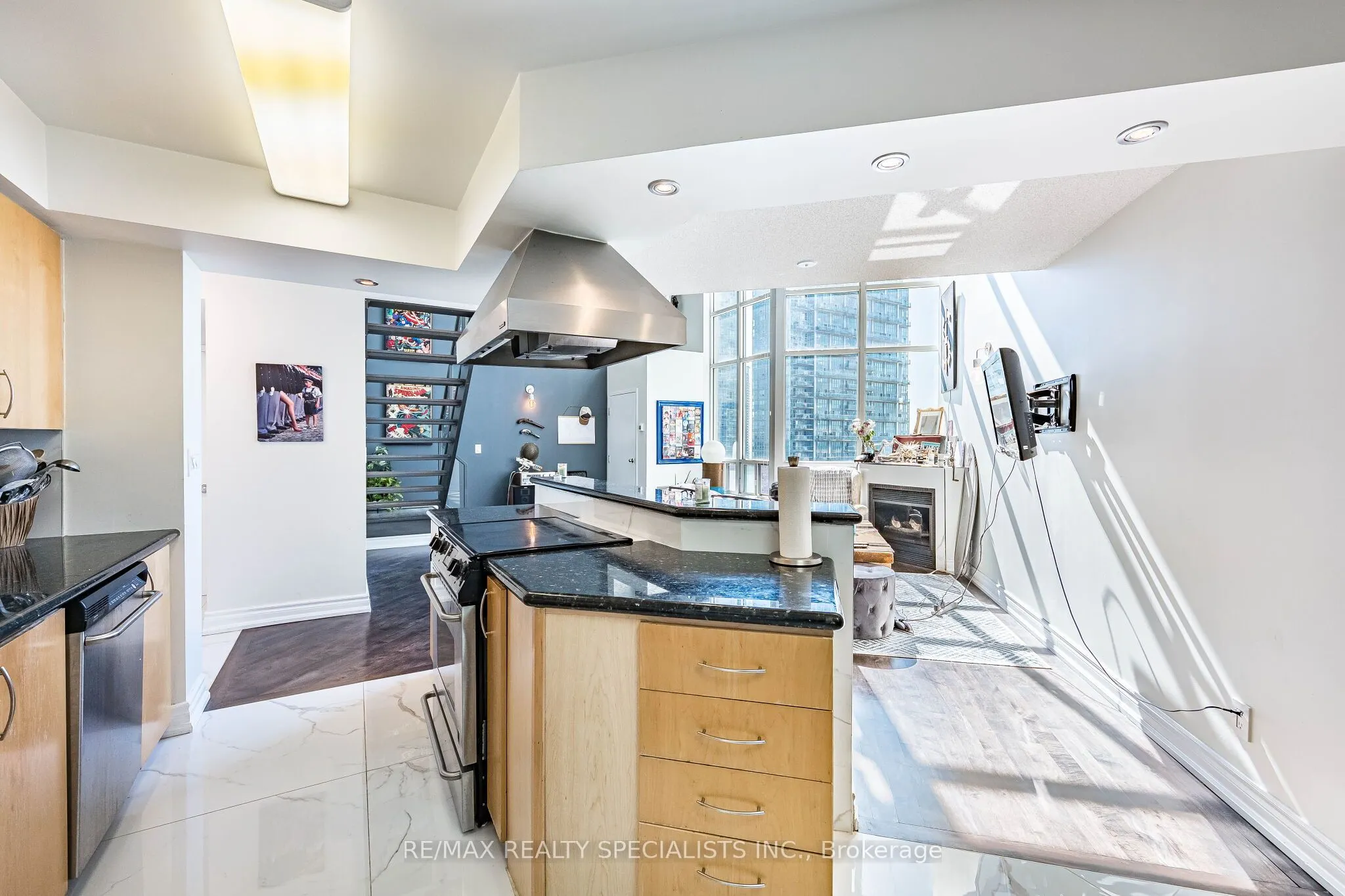 250 Manitoba Street #838