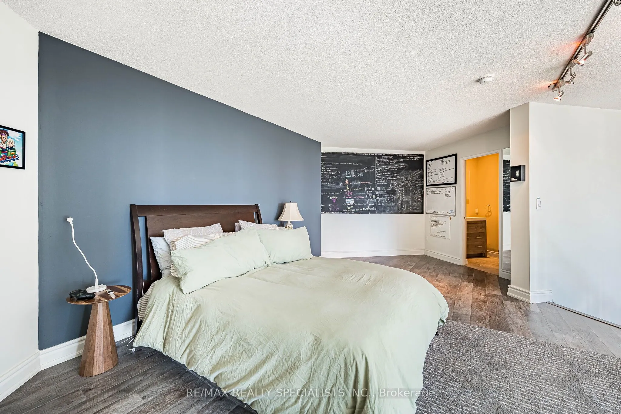 250 Manitoba Street #838