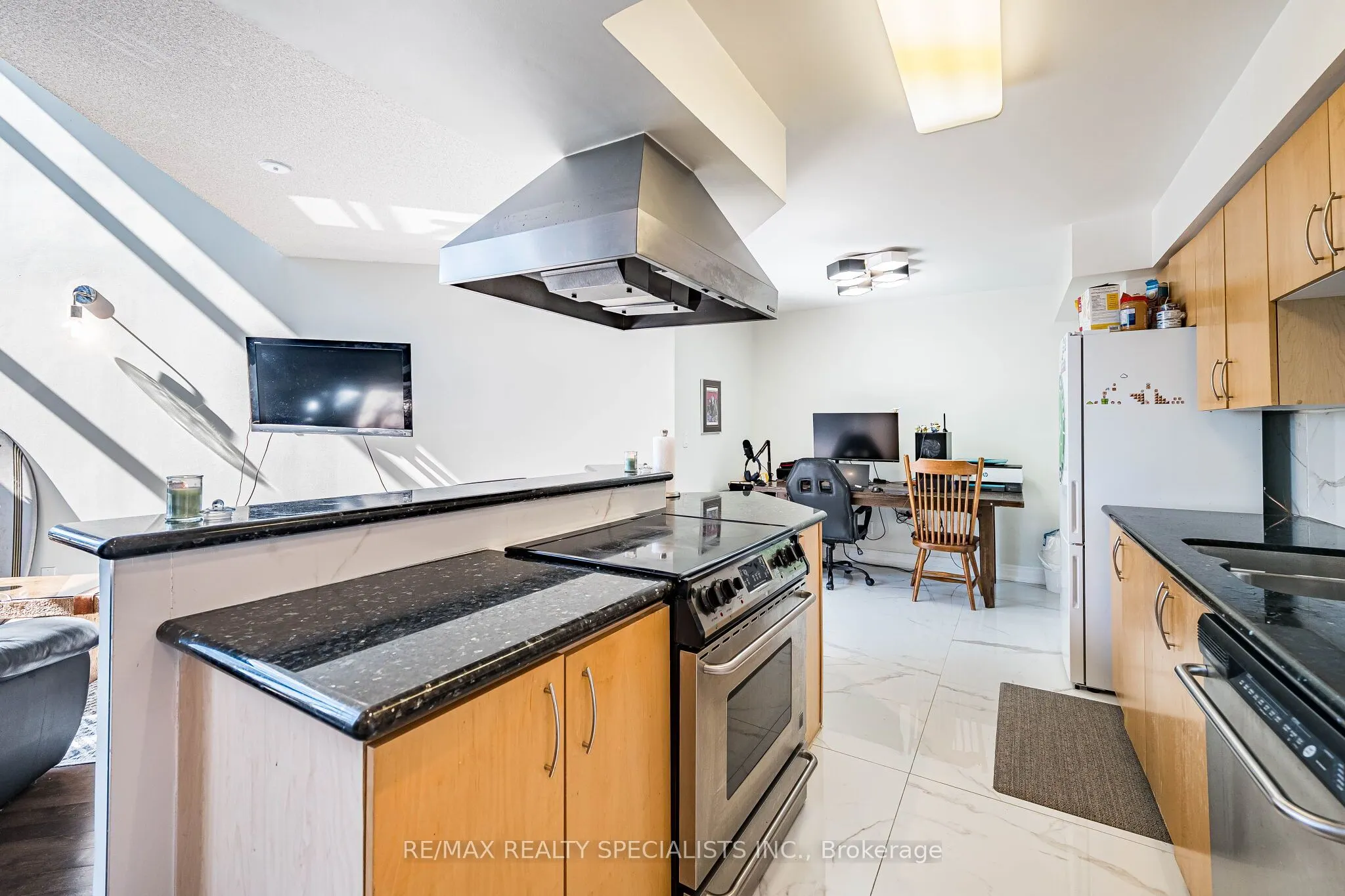 250 Manitoba Street #838