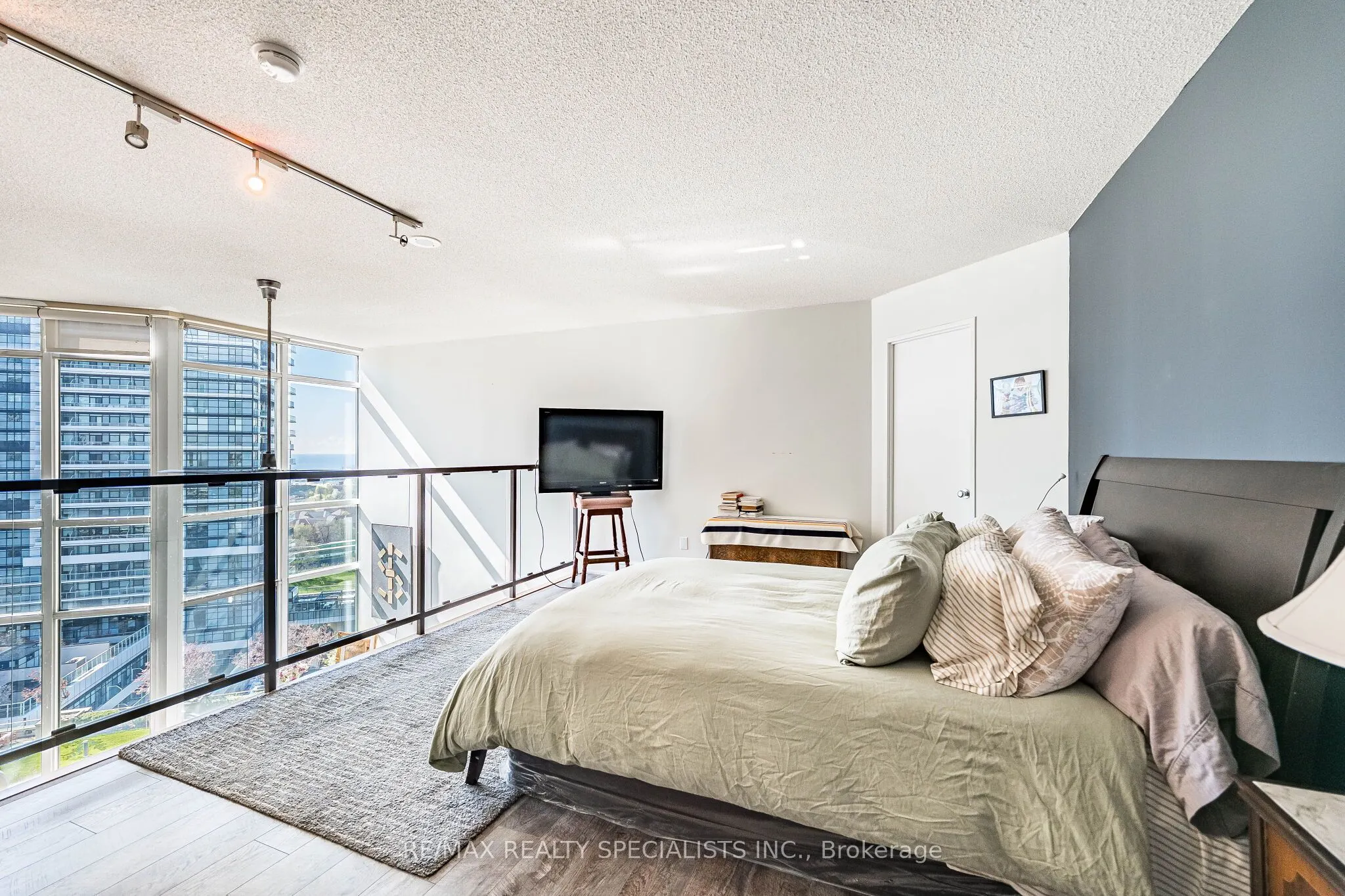 250 Manitoba Street #838