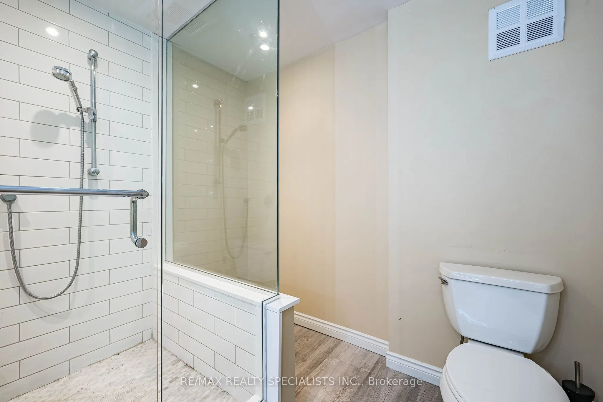 250 Manitoba Street #838