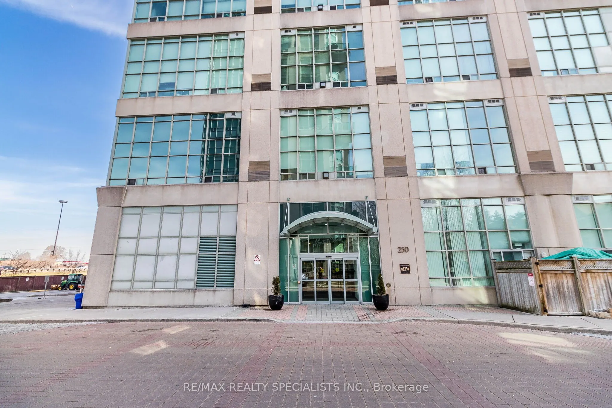 250 Manitoba Street #838