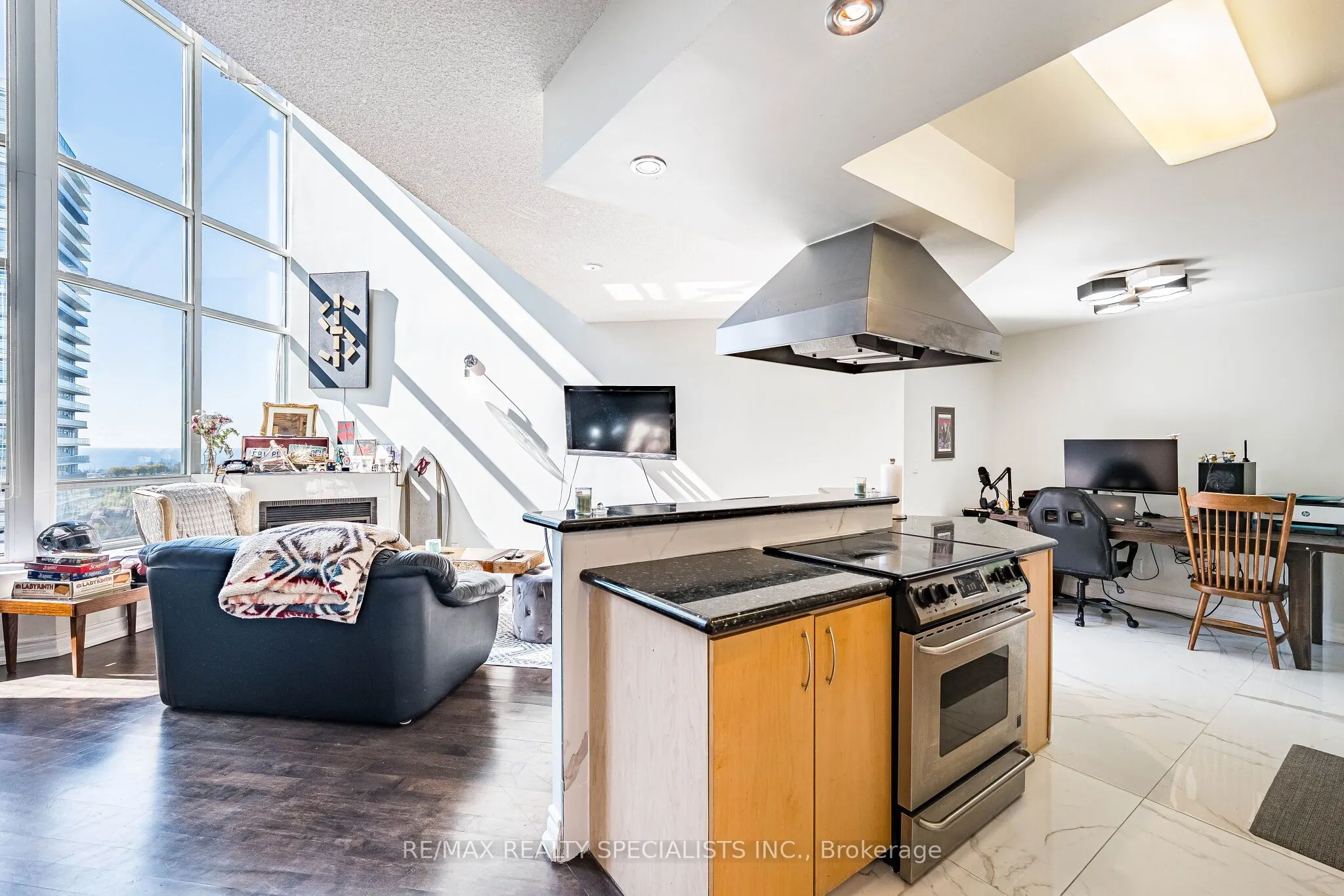 250 Manitoba Street #838