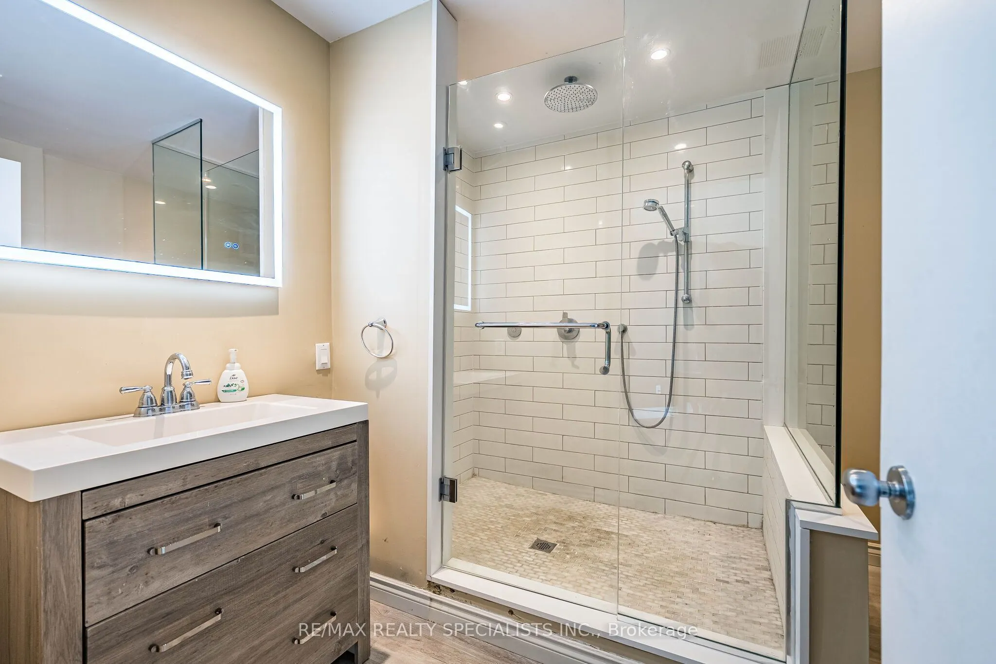 250 Manitoba Street #838