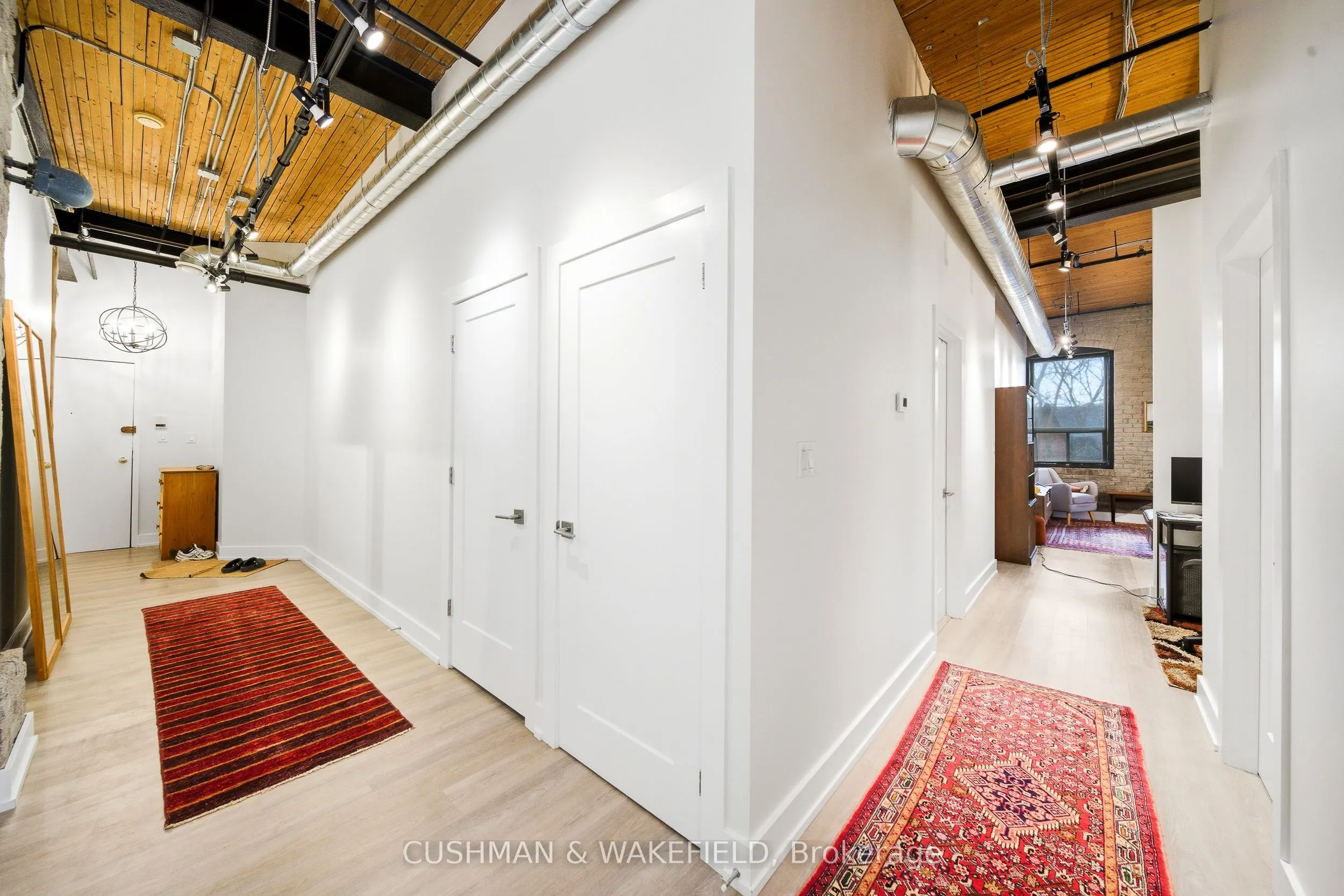 34 Noble Street S