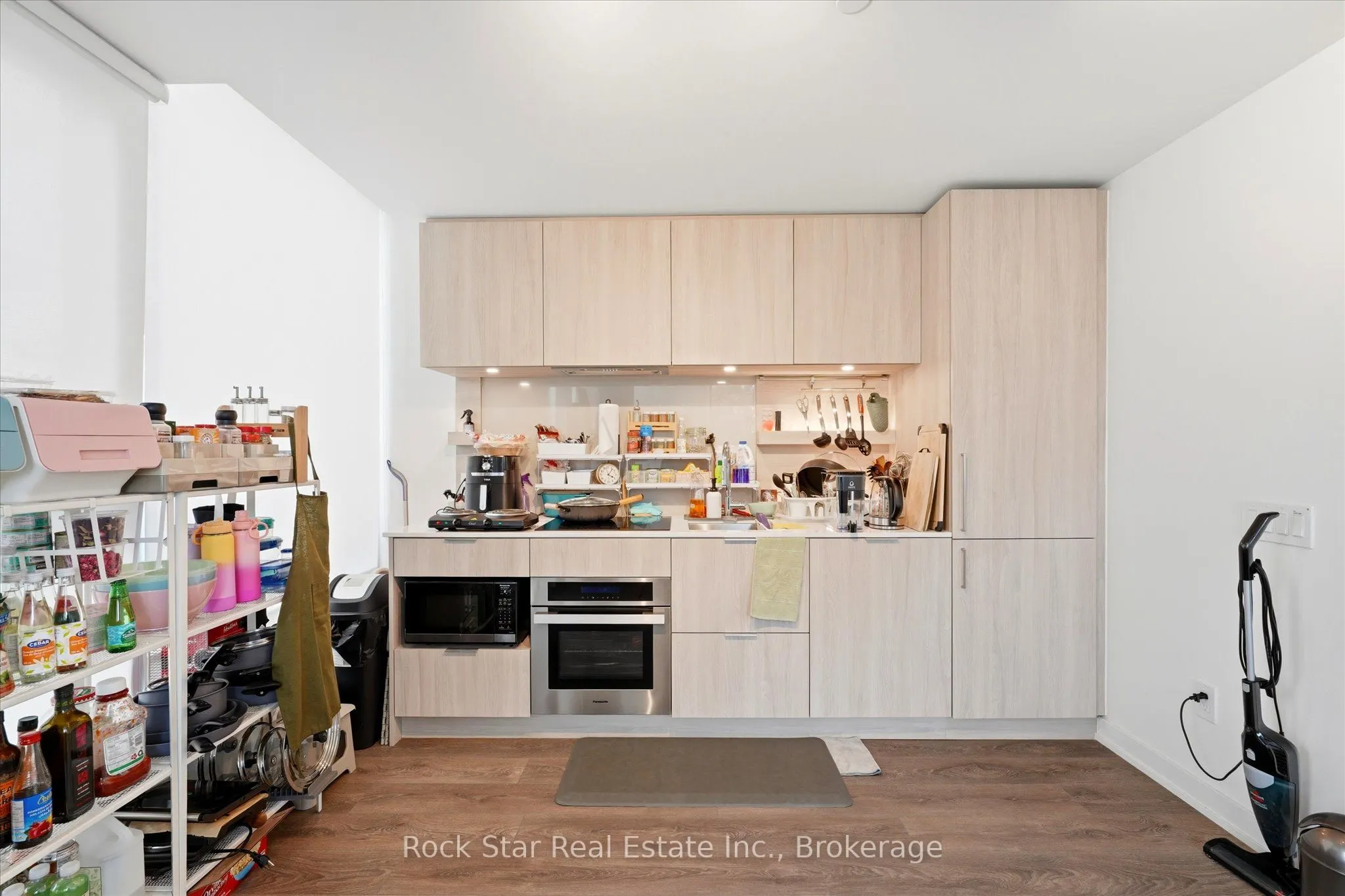 28 Ann Street #209