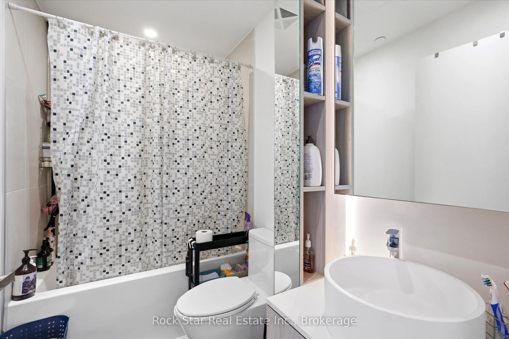 28 Ann Street #209
