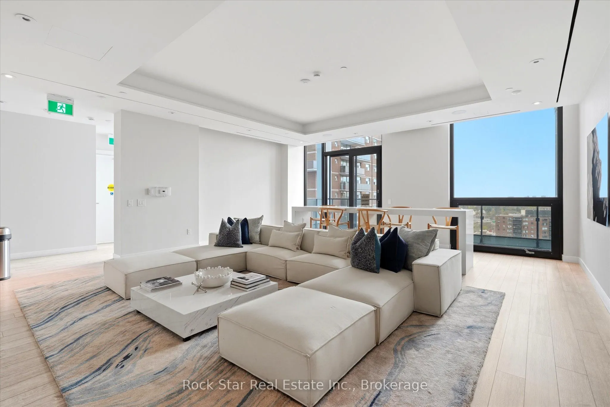 28 Ann Street #209