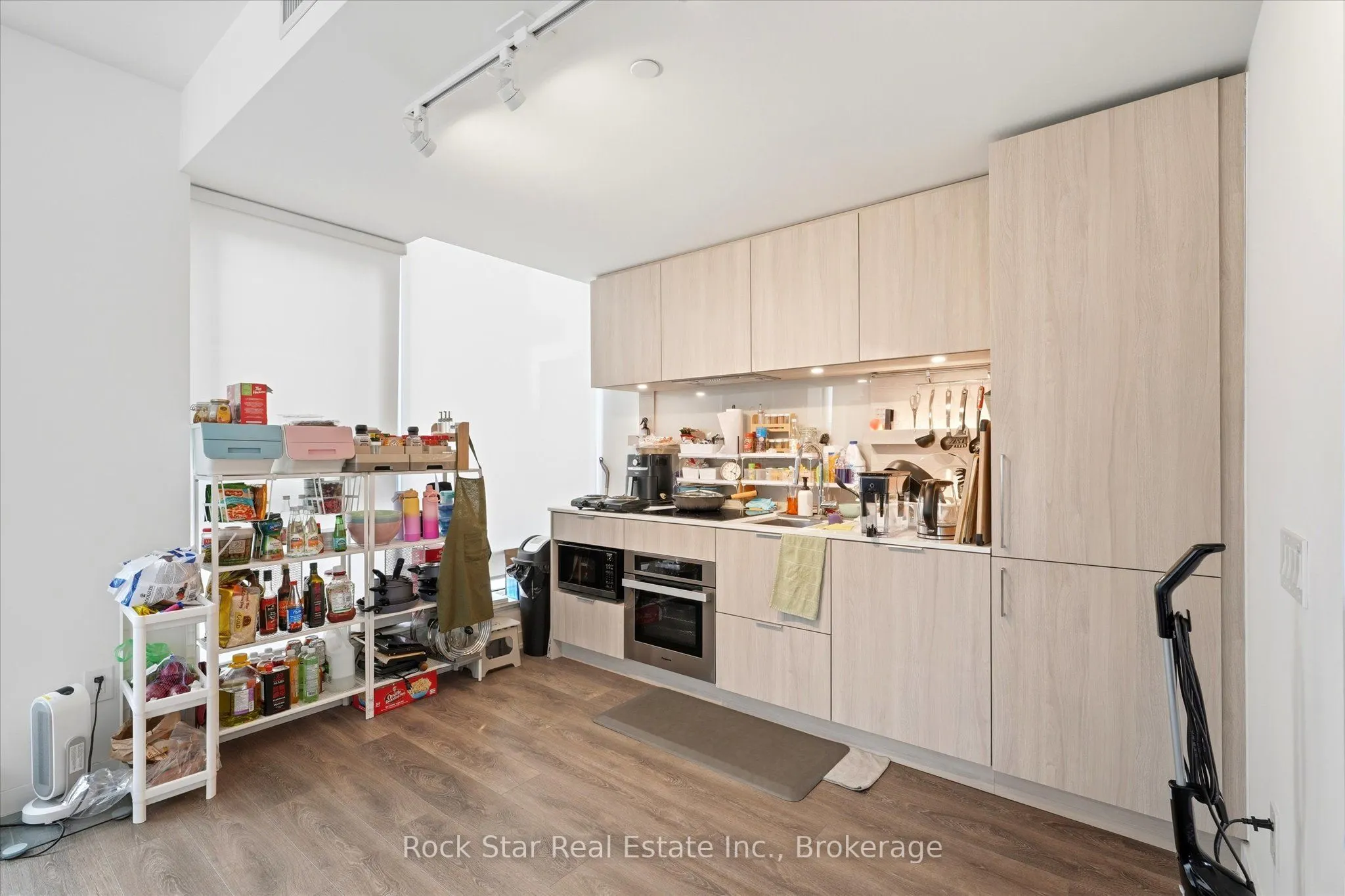 28 Ann Street #209