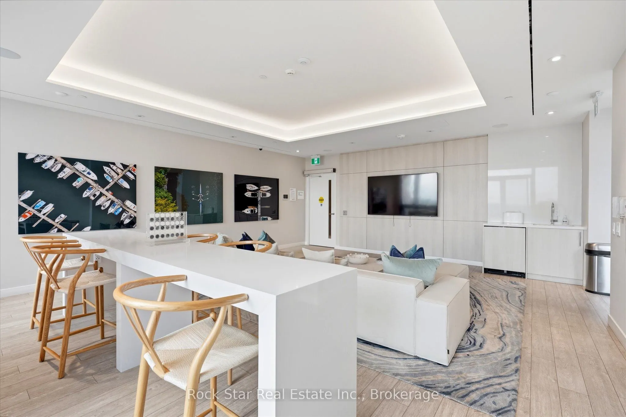 28 Ann Street #209