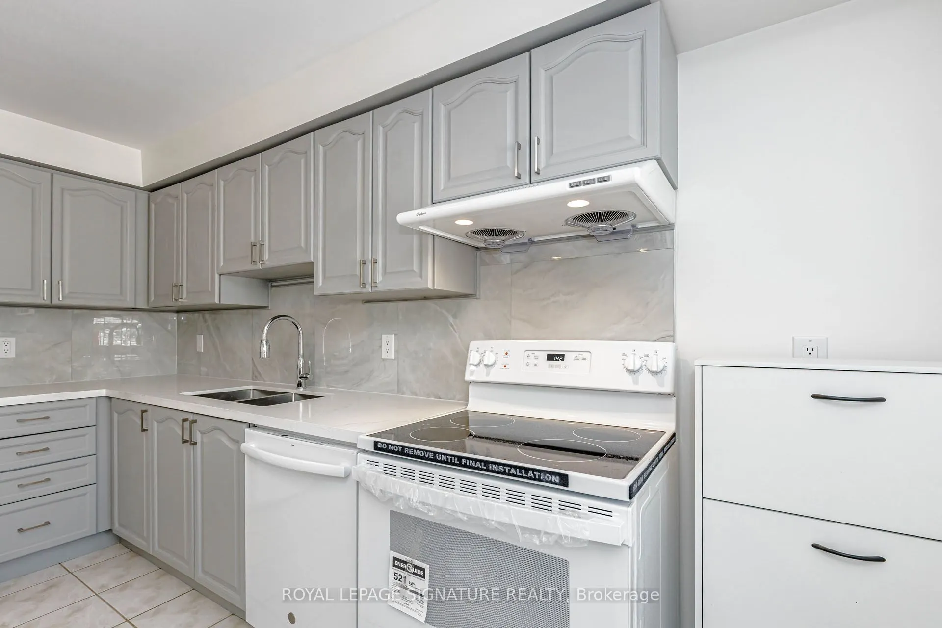 120 Tarragona Boulevard