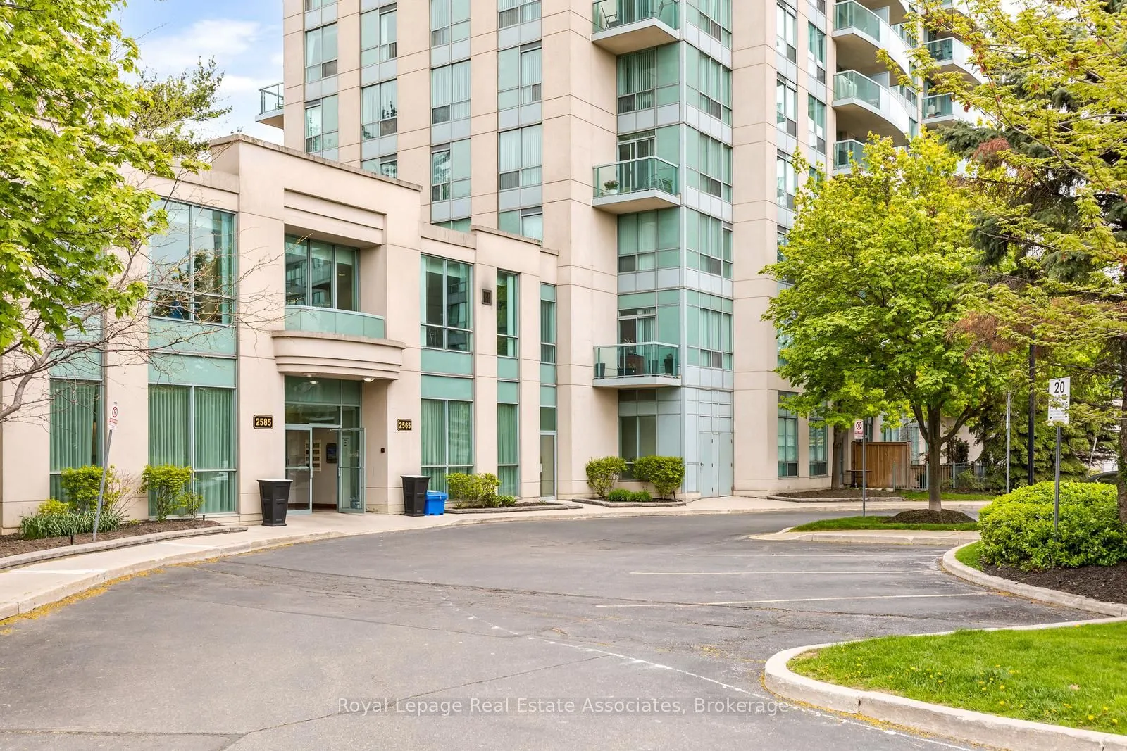2565 Erin Centre Boulevard #PH7