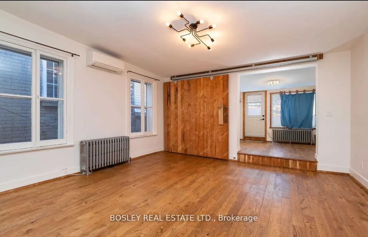2994 Dundas Street W #Upper