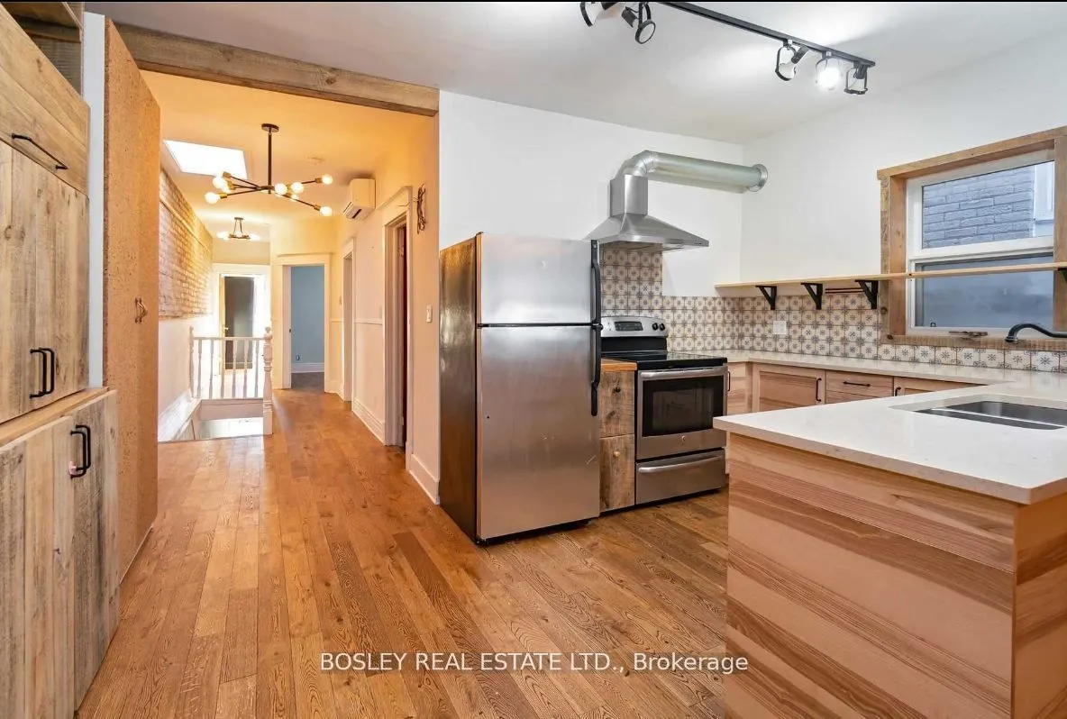 2994 Dundas Street W #Upper