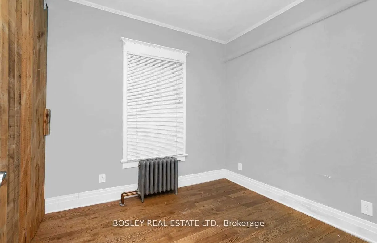2994 Dundas Street W #Upper