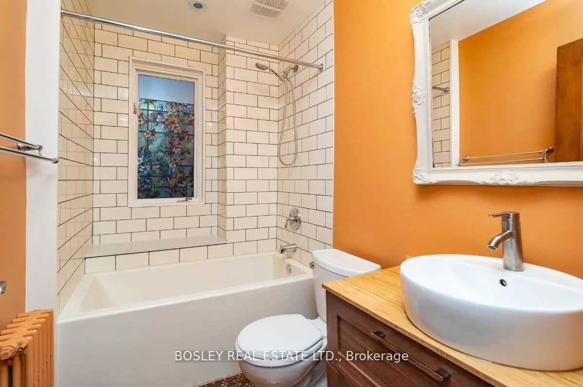 2994 Dundas Street W #Upper
