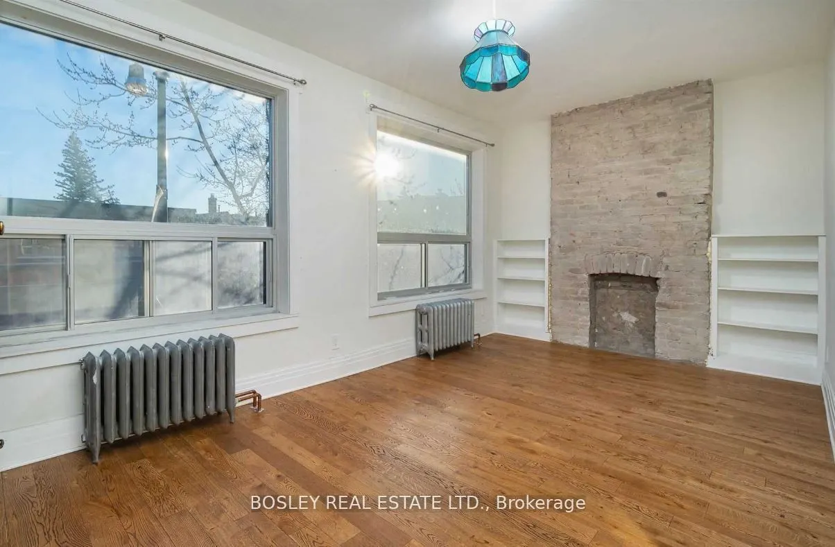 2994 Dundas Street W #Upper