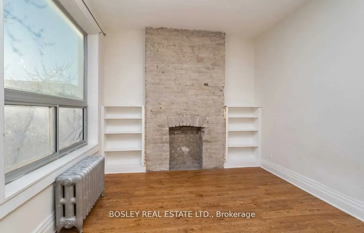 2994 Dundas Street W #Upper