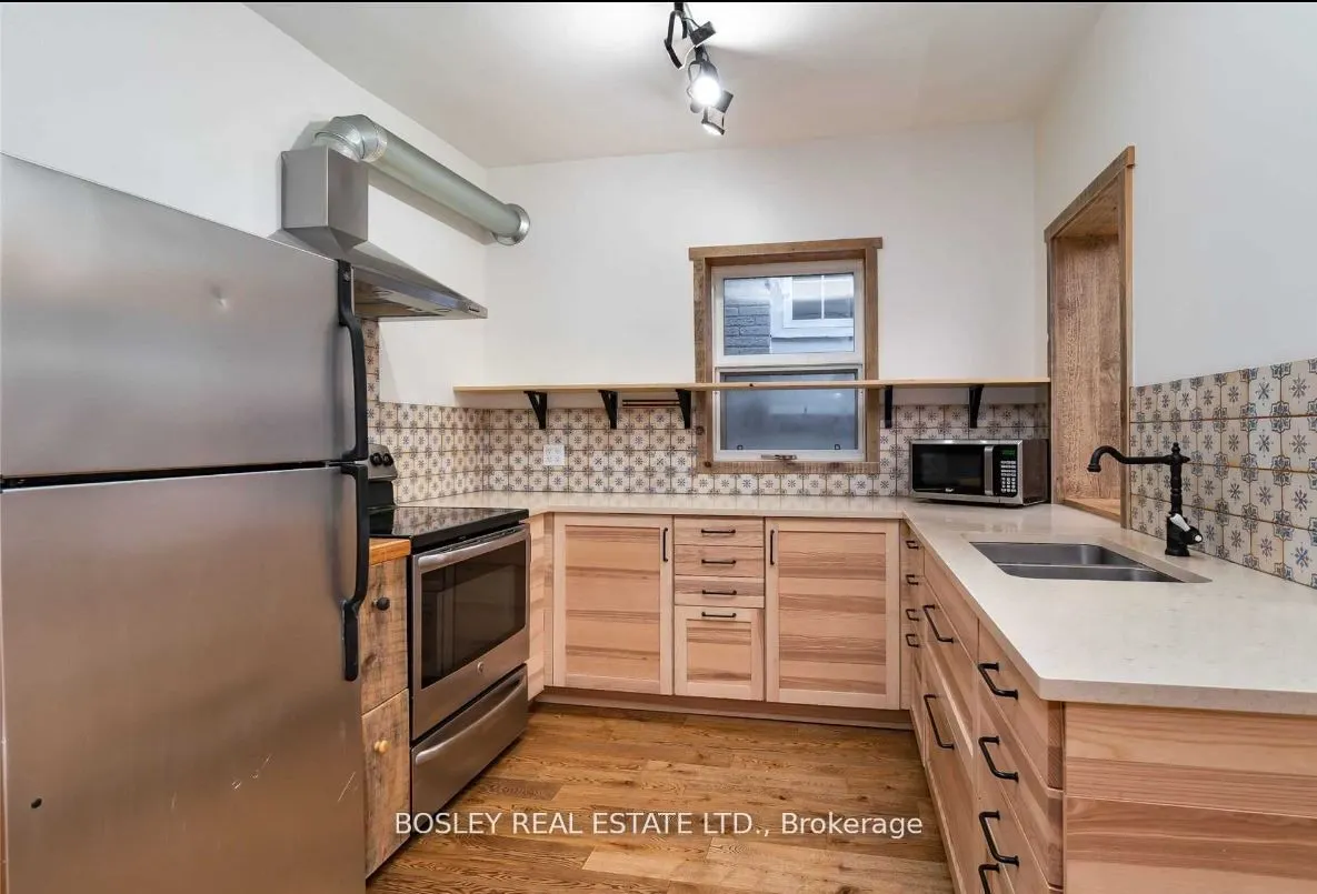 2994 Dundas Street W #Upper