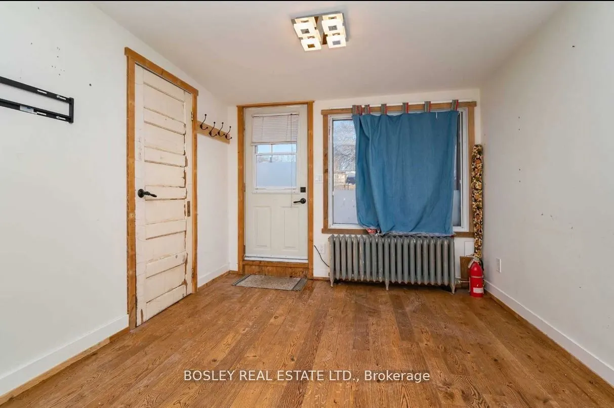 2994 Dundas Street W #Upper