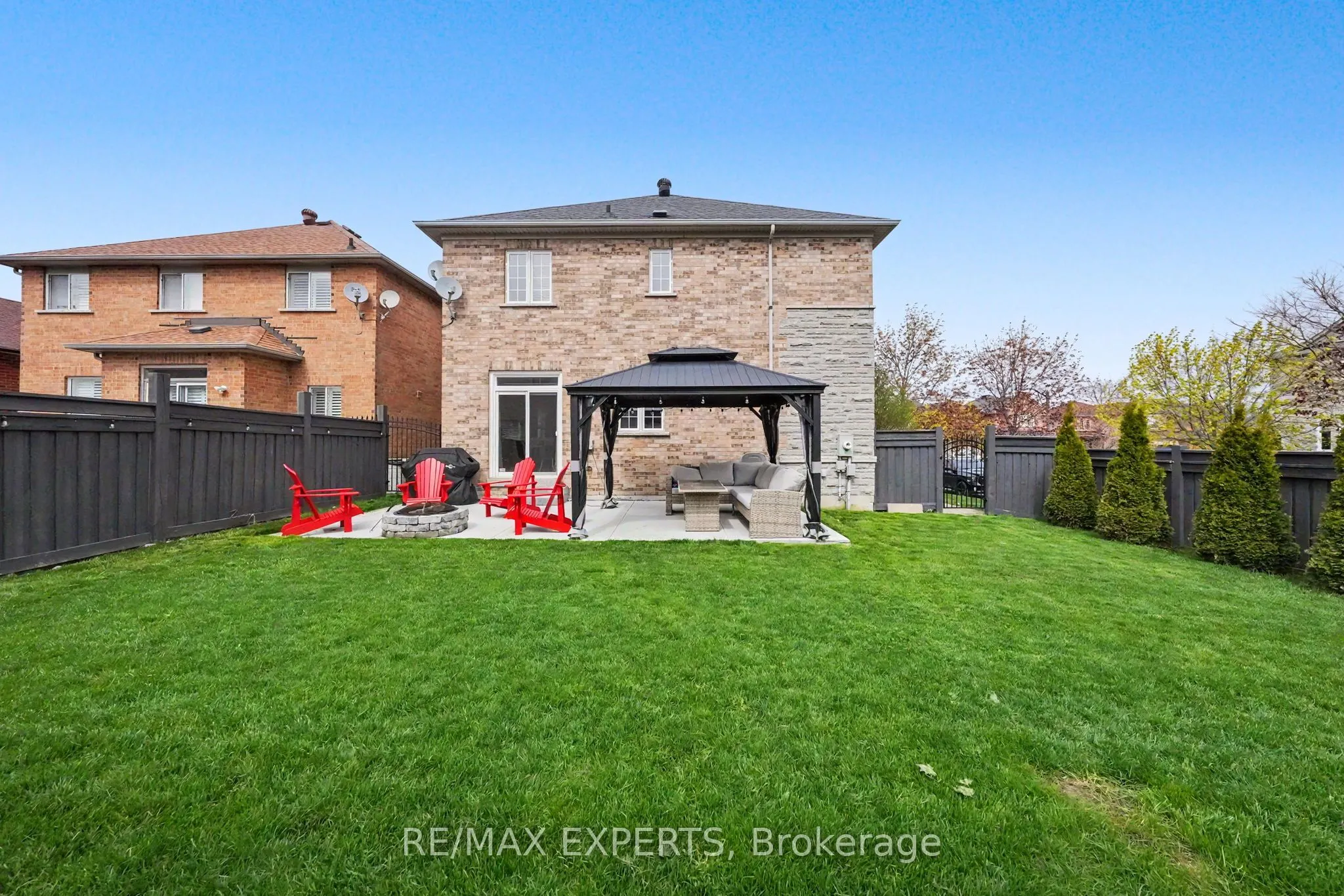 2 Ironhorse Crescent