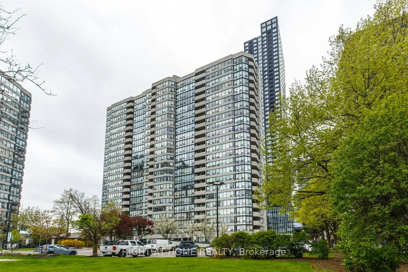 330 Rathburn Road W #306