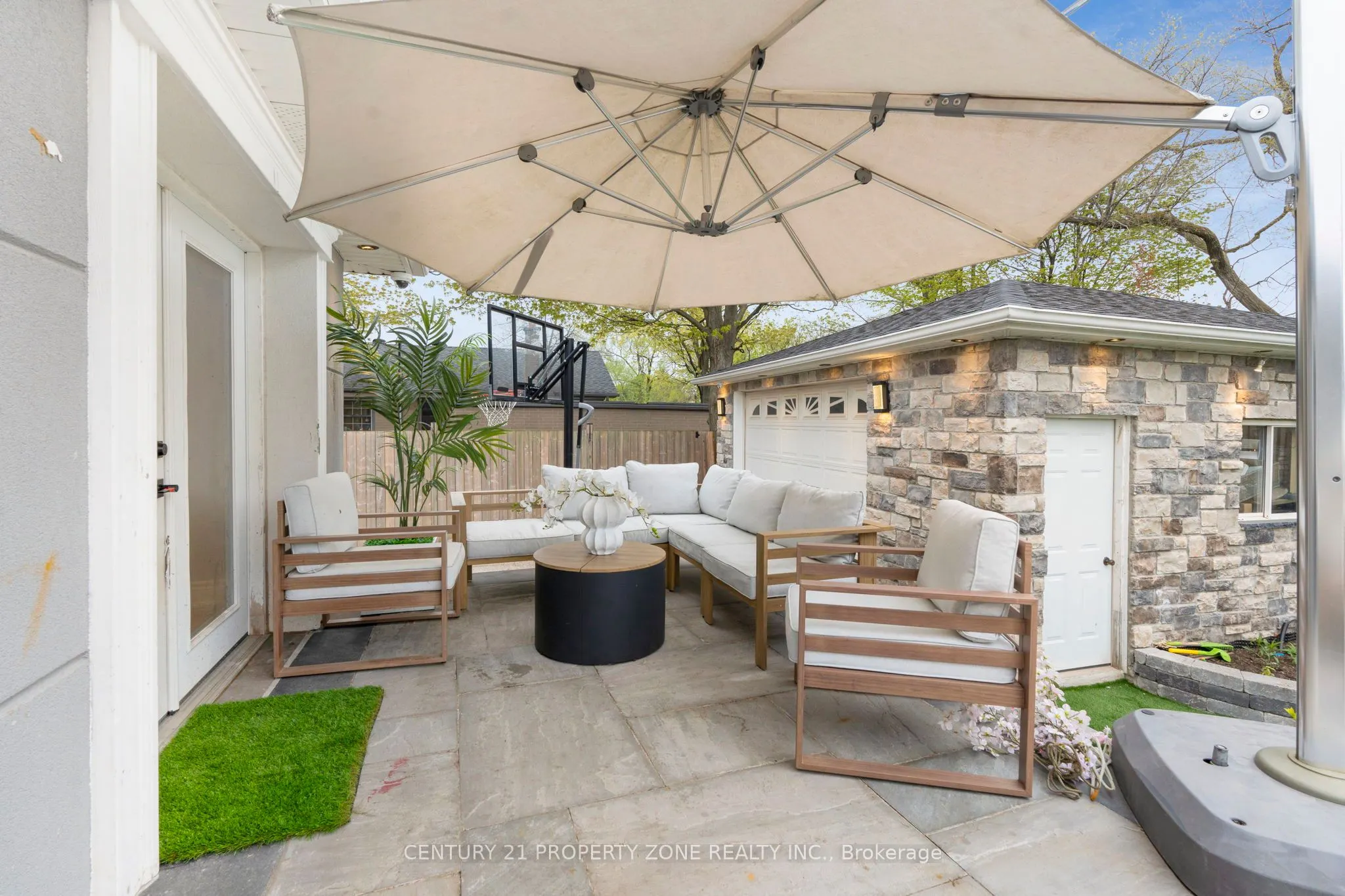 547 Pinegrove Road