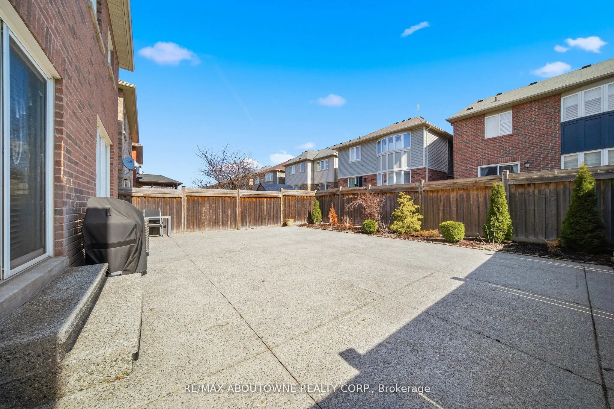 884 Stoutt Crescent