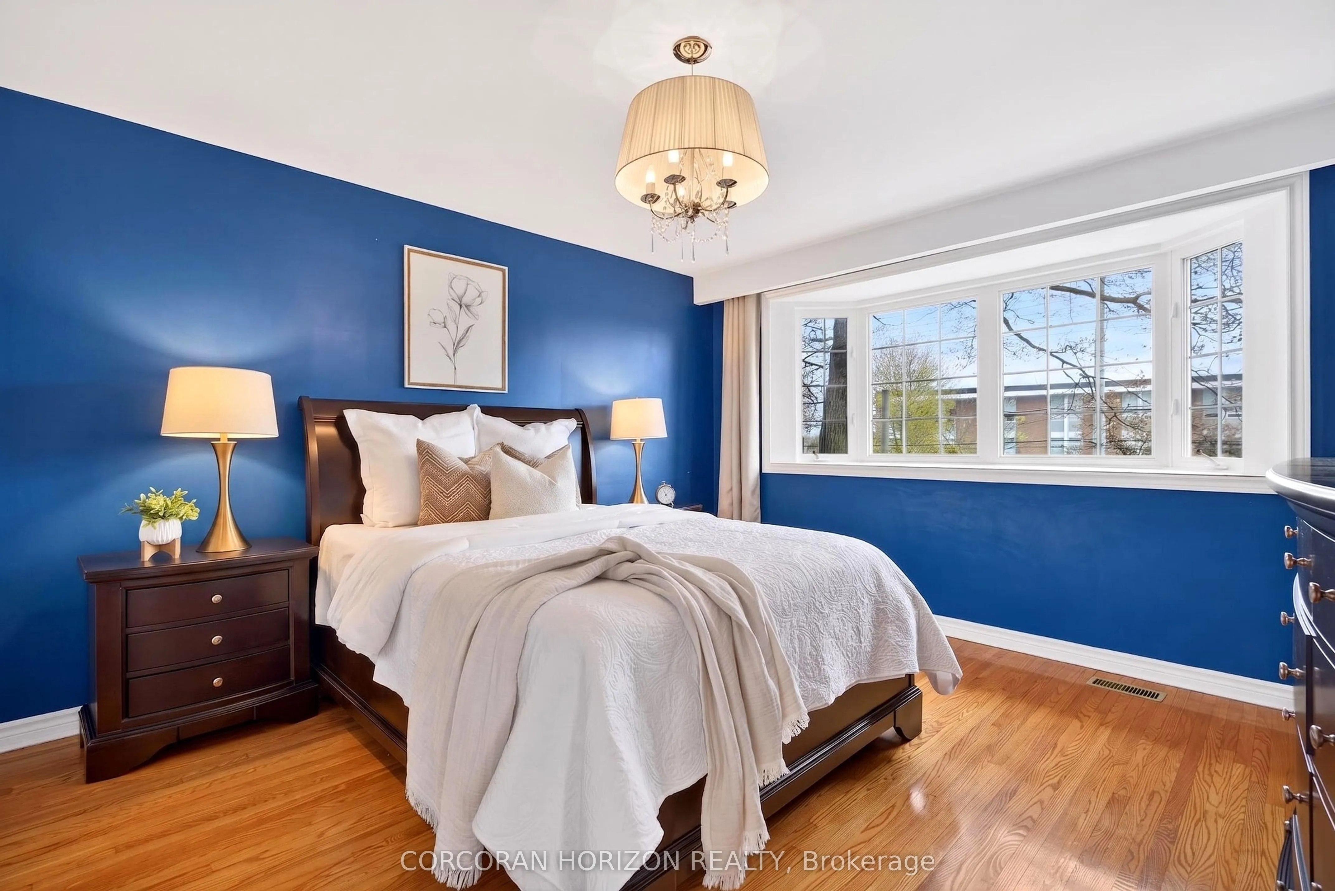 77 Mineola Road E