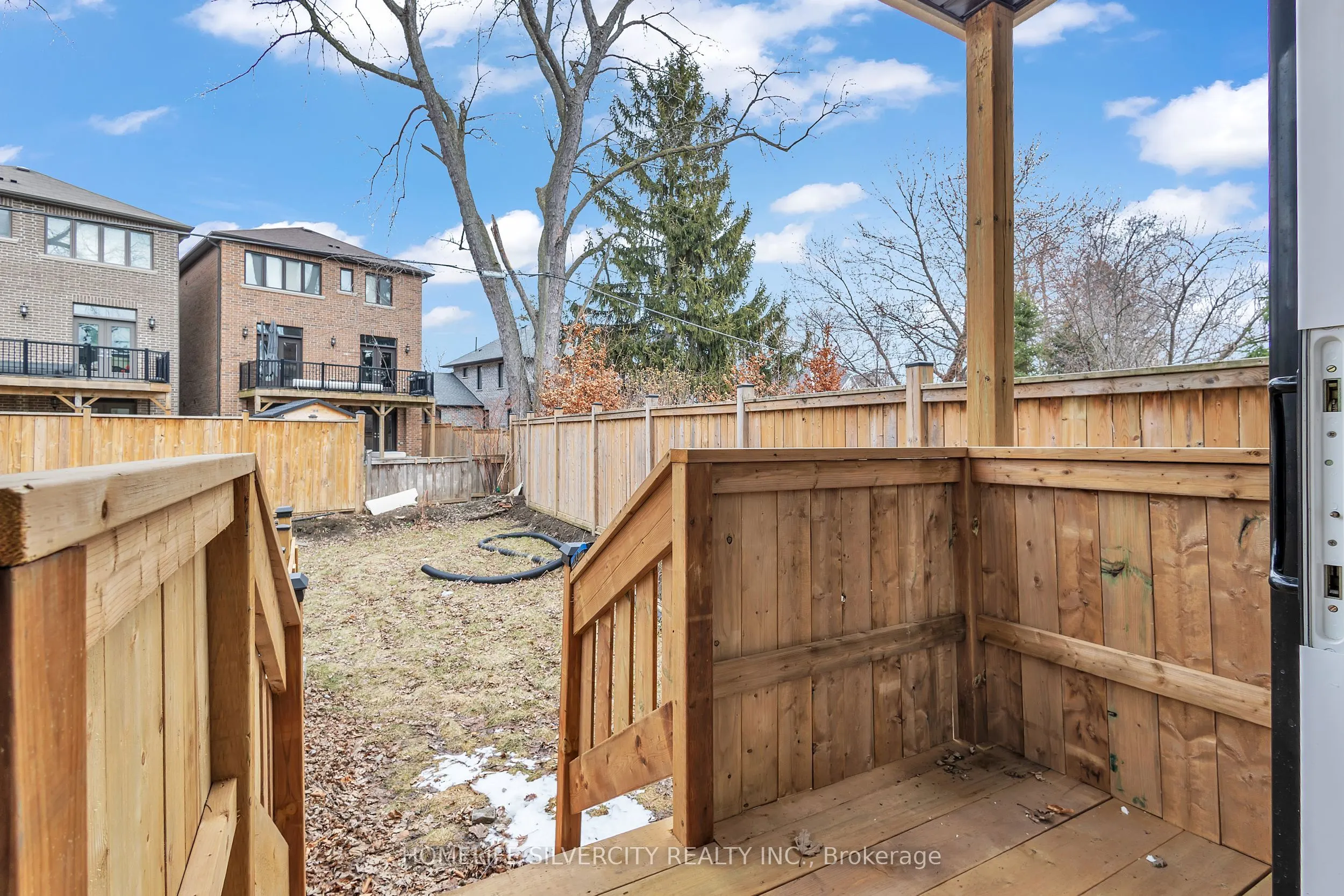 25A Pine Avenue N