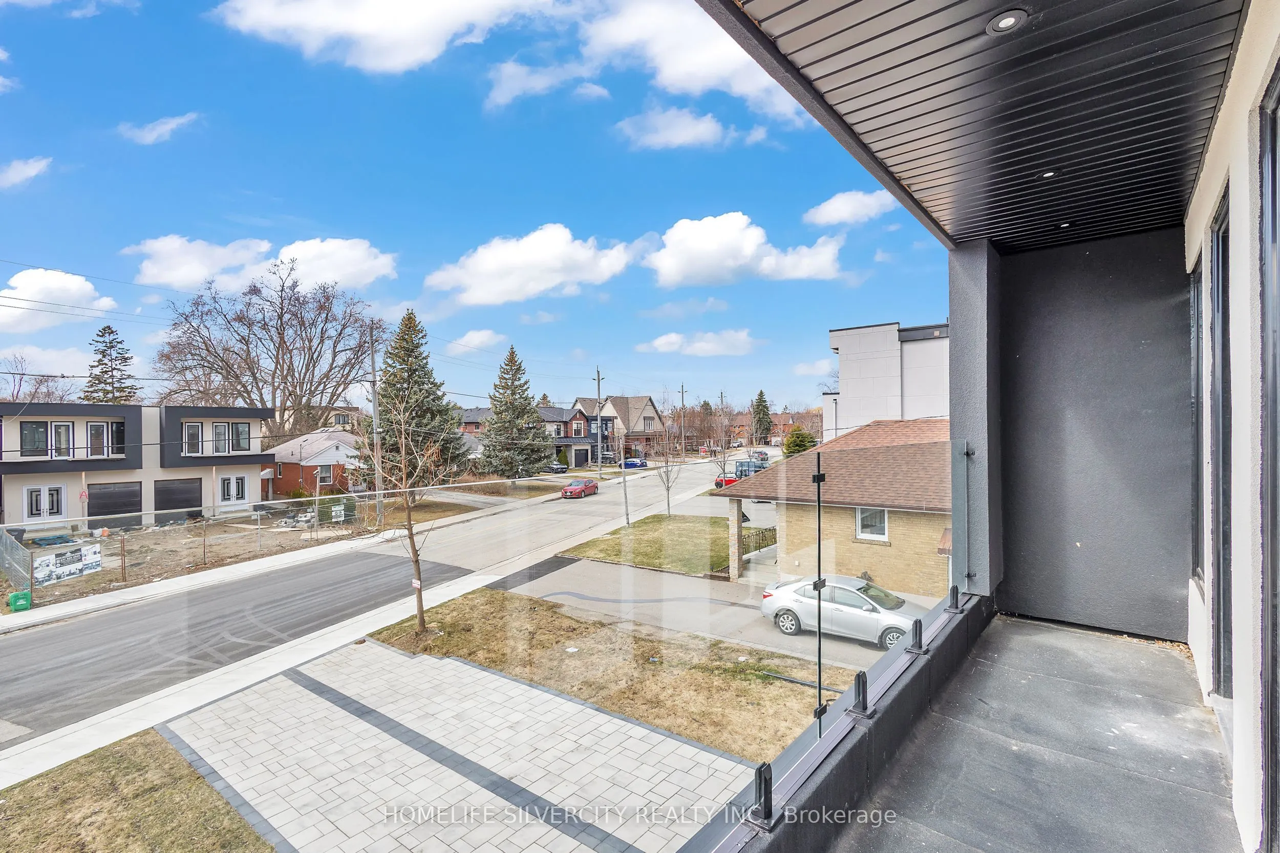 25A Pine Avenue N