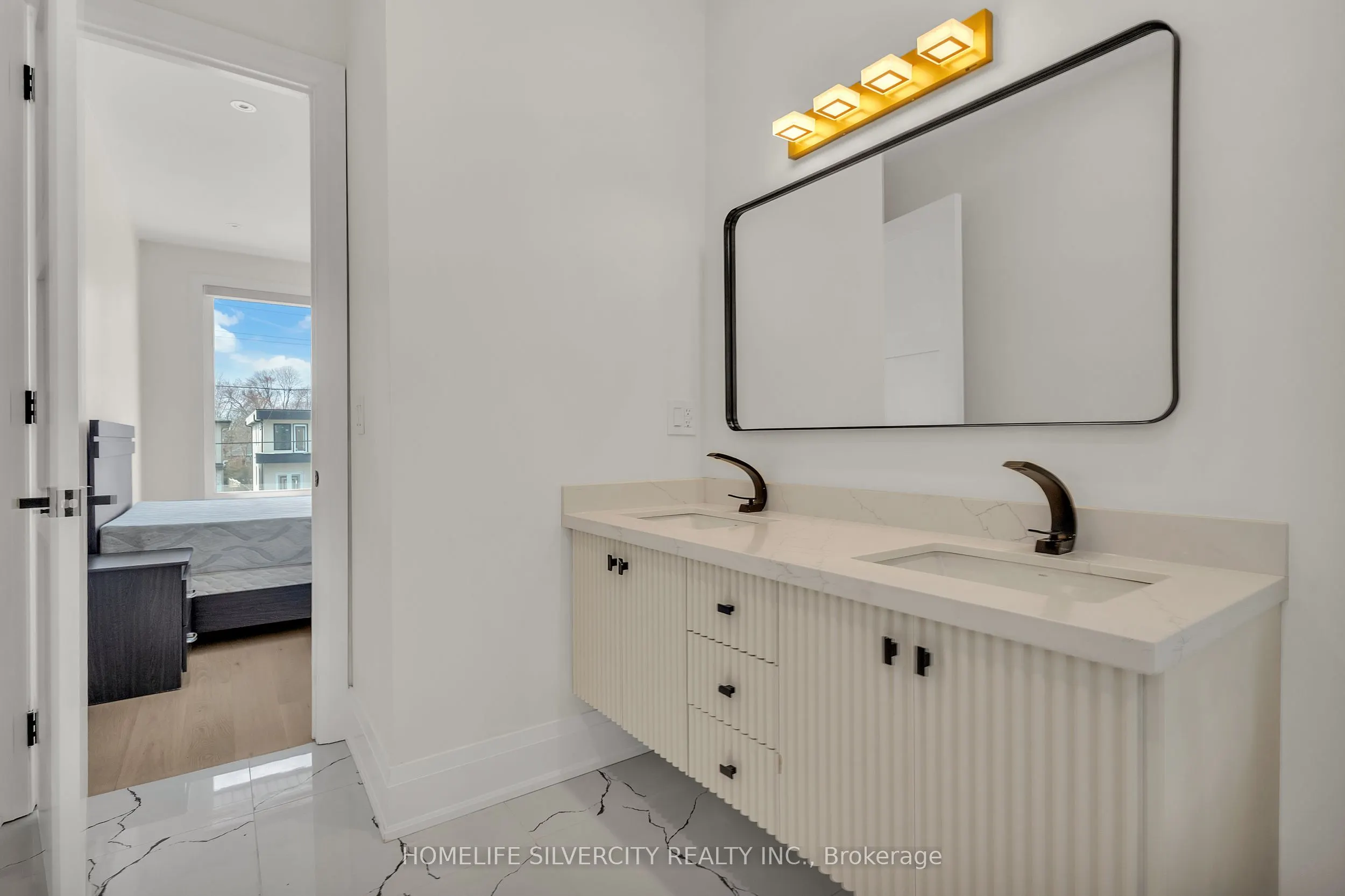 25A Pine Avenue N