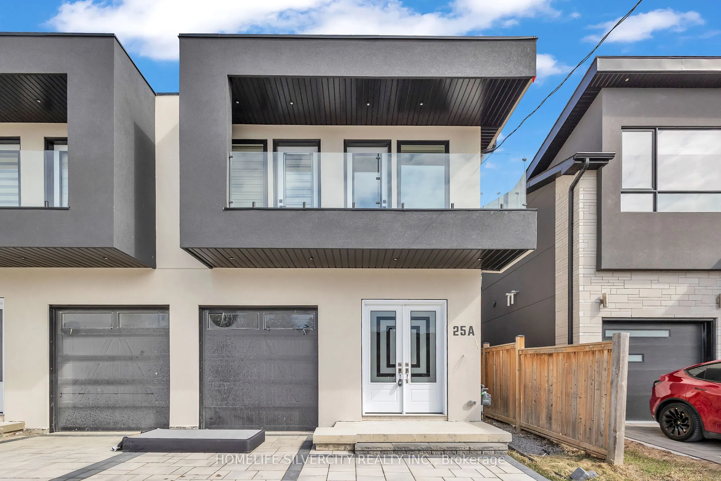 25A Pine Avenue N