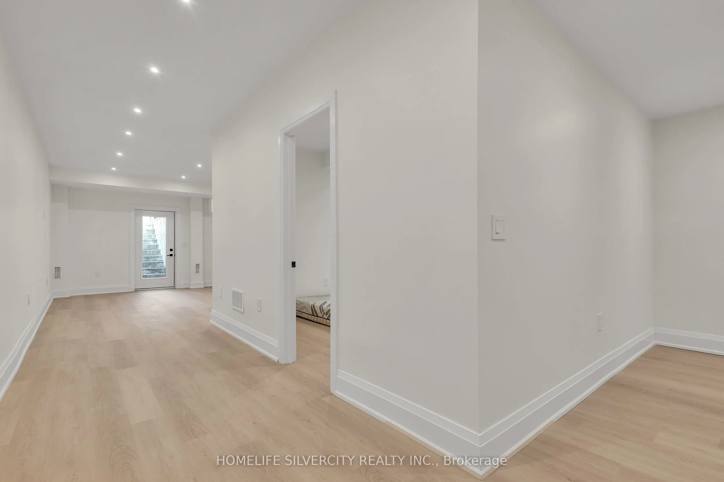 25A Pine Avenue N
