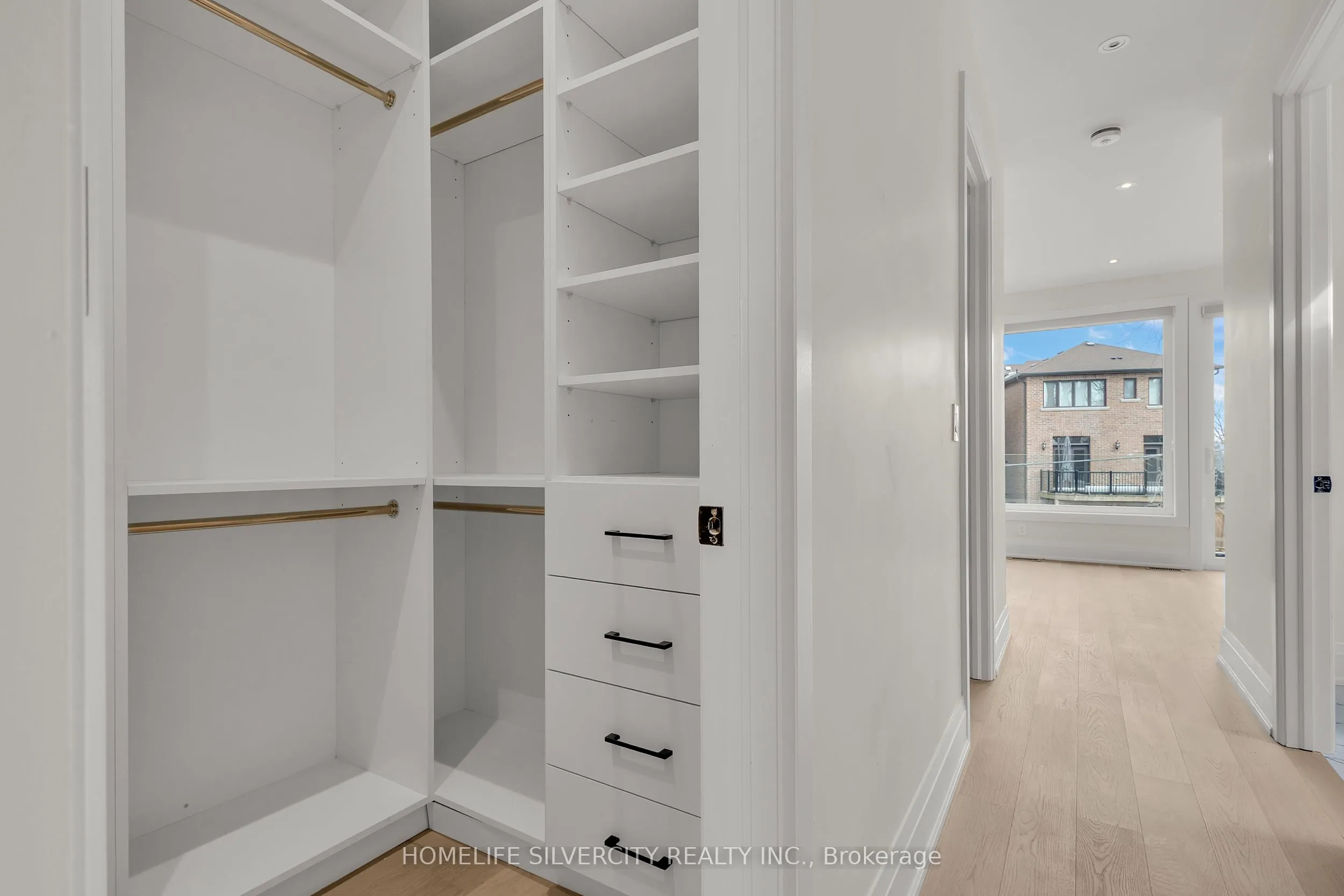 25A Pine Avenue N