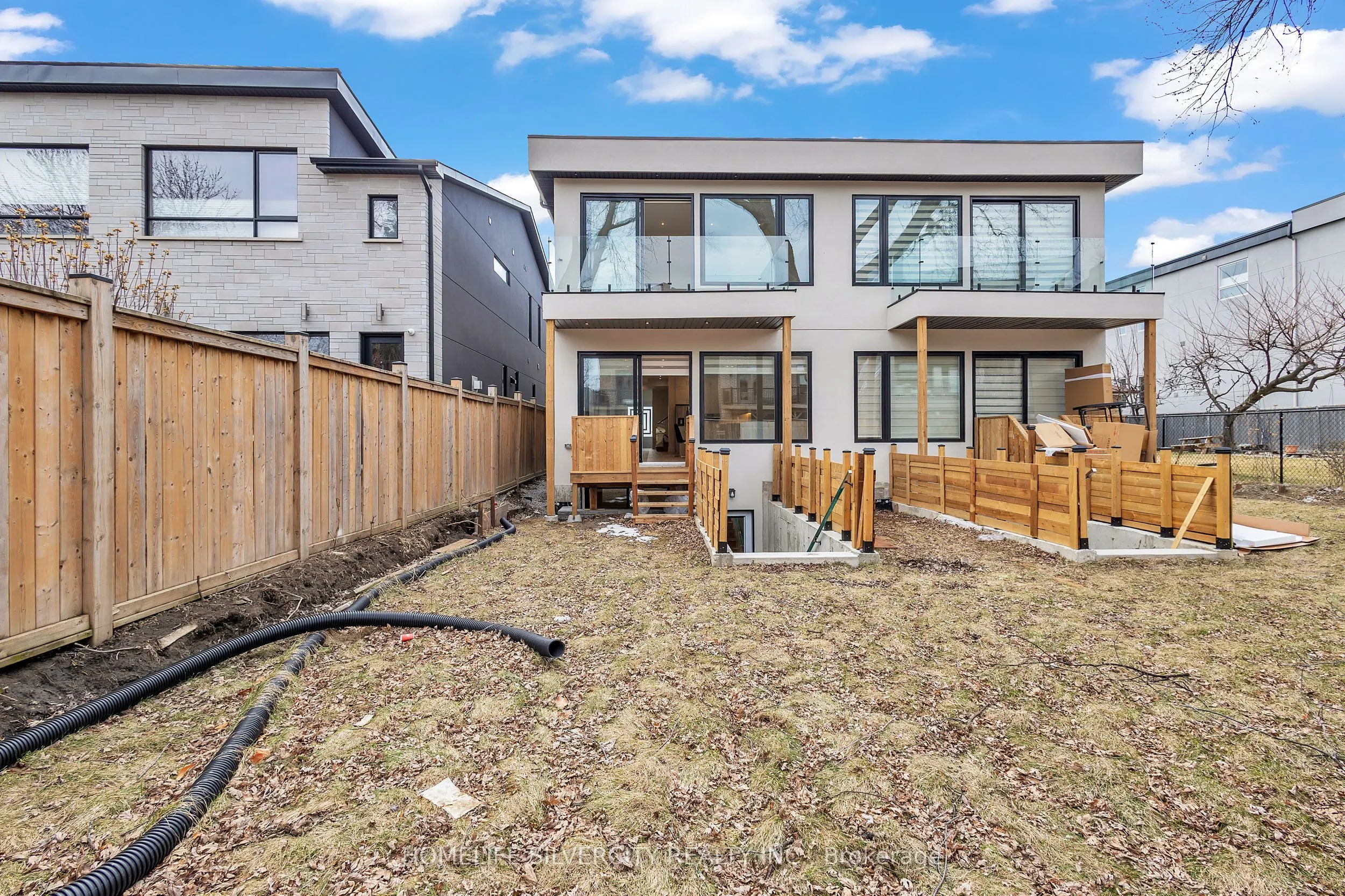 25A Pine Avenue N