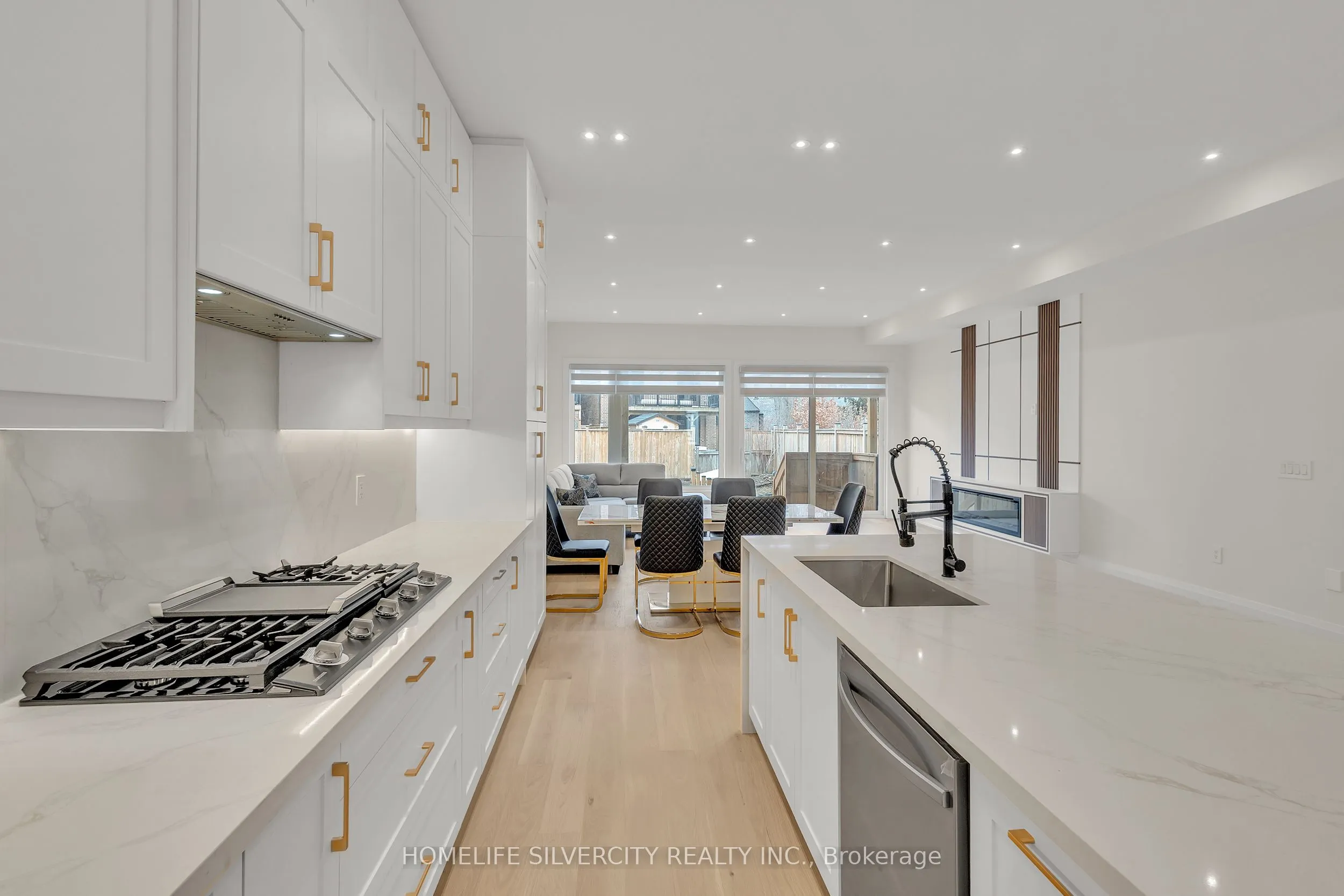 25A Pine Avenue N