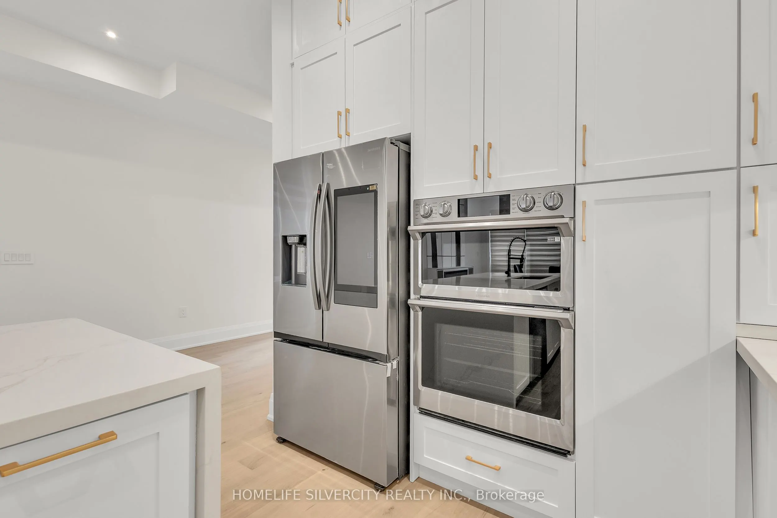 25A Pine Avenue N