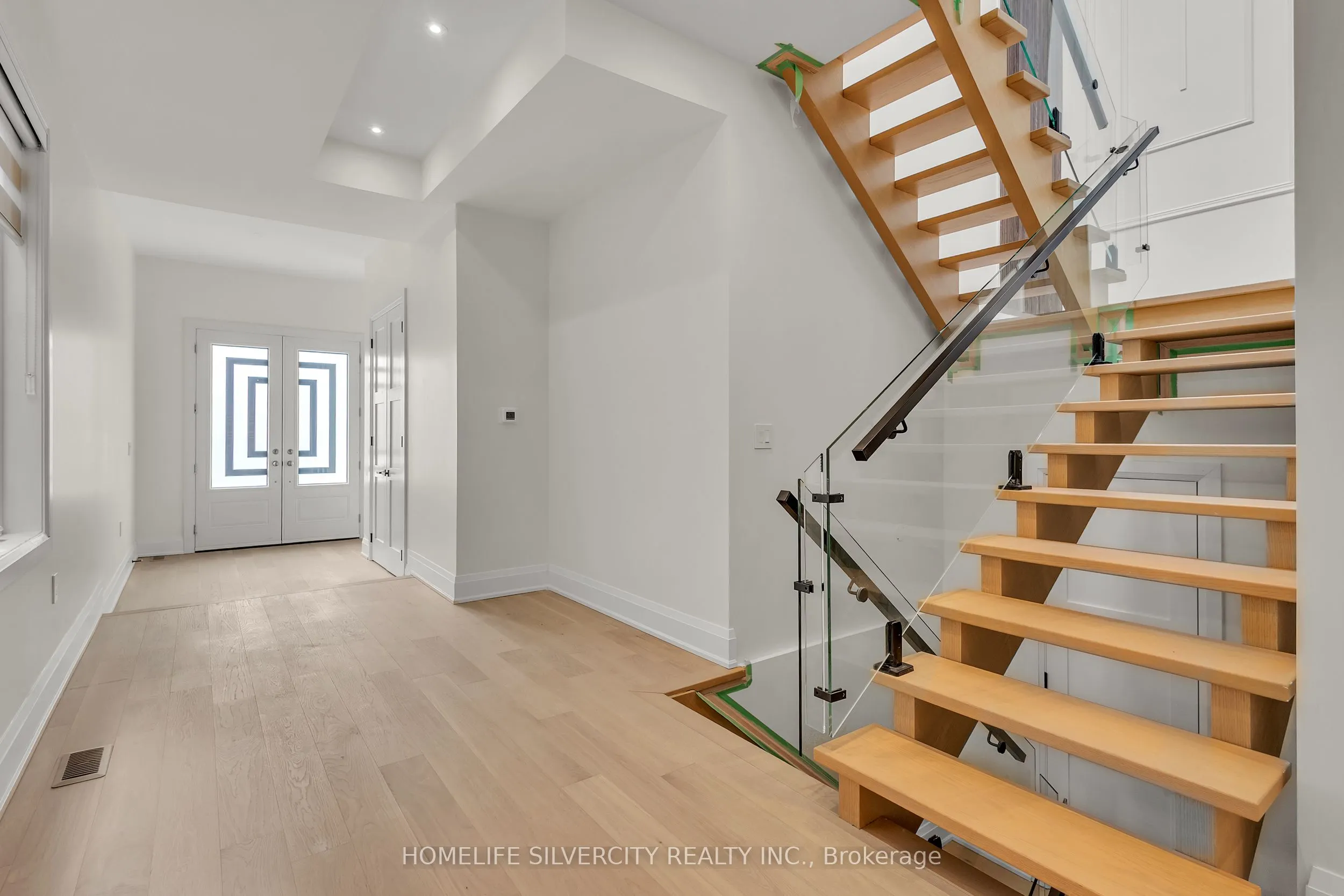 25A Pine Avenue N