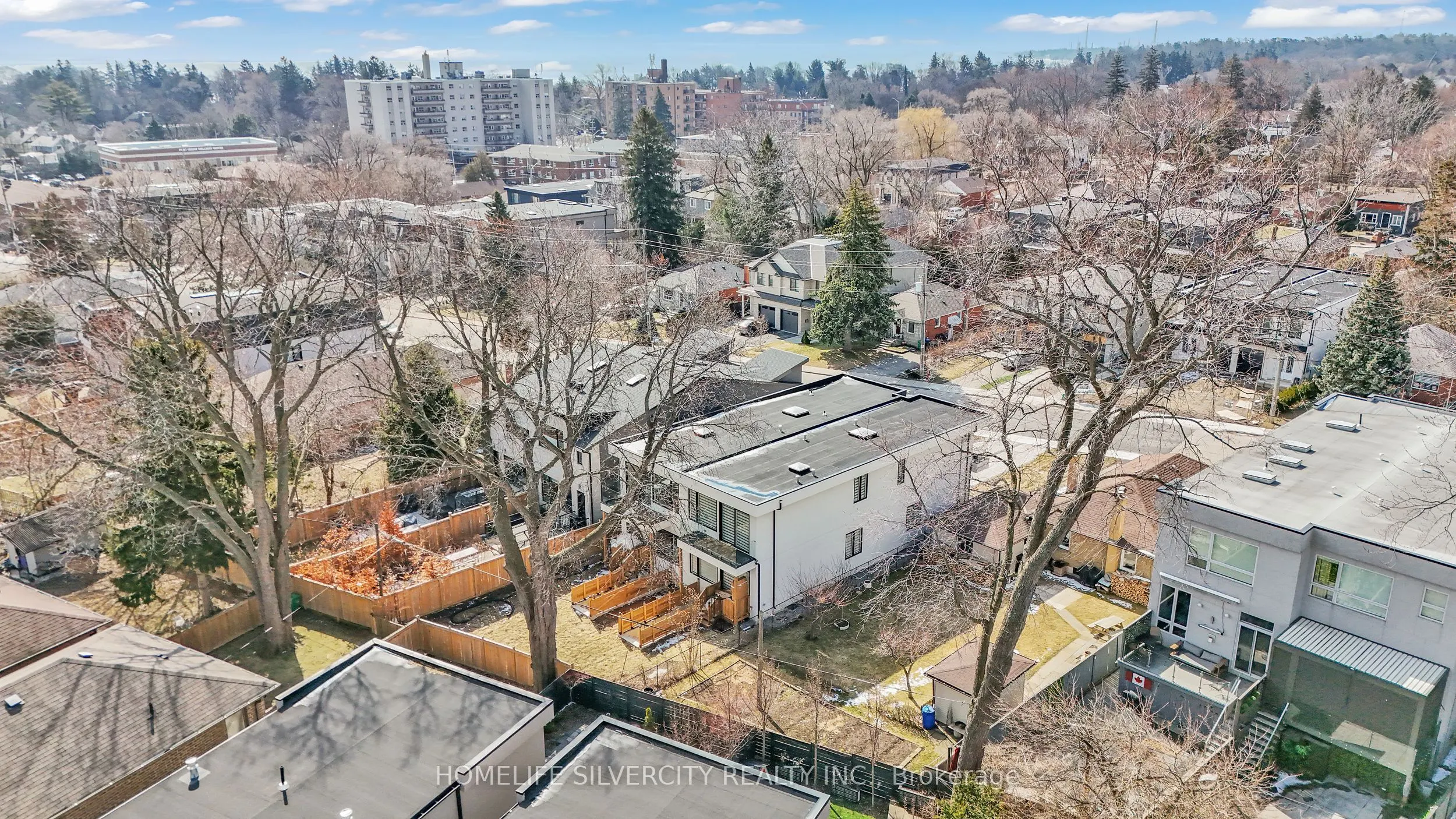 25A Pine Avenue N