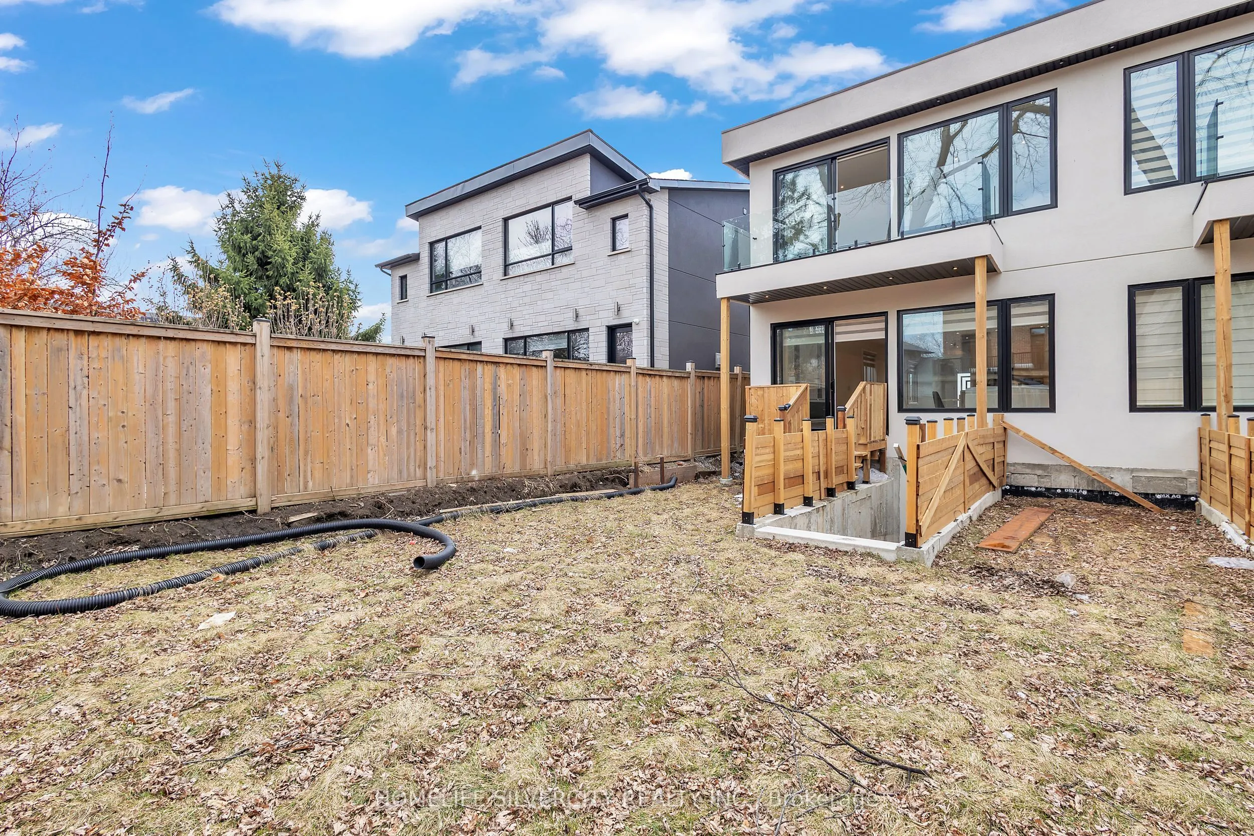 25A Pine Avenue N