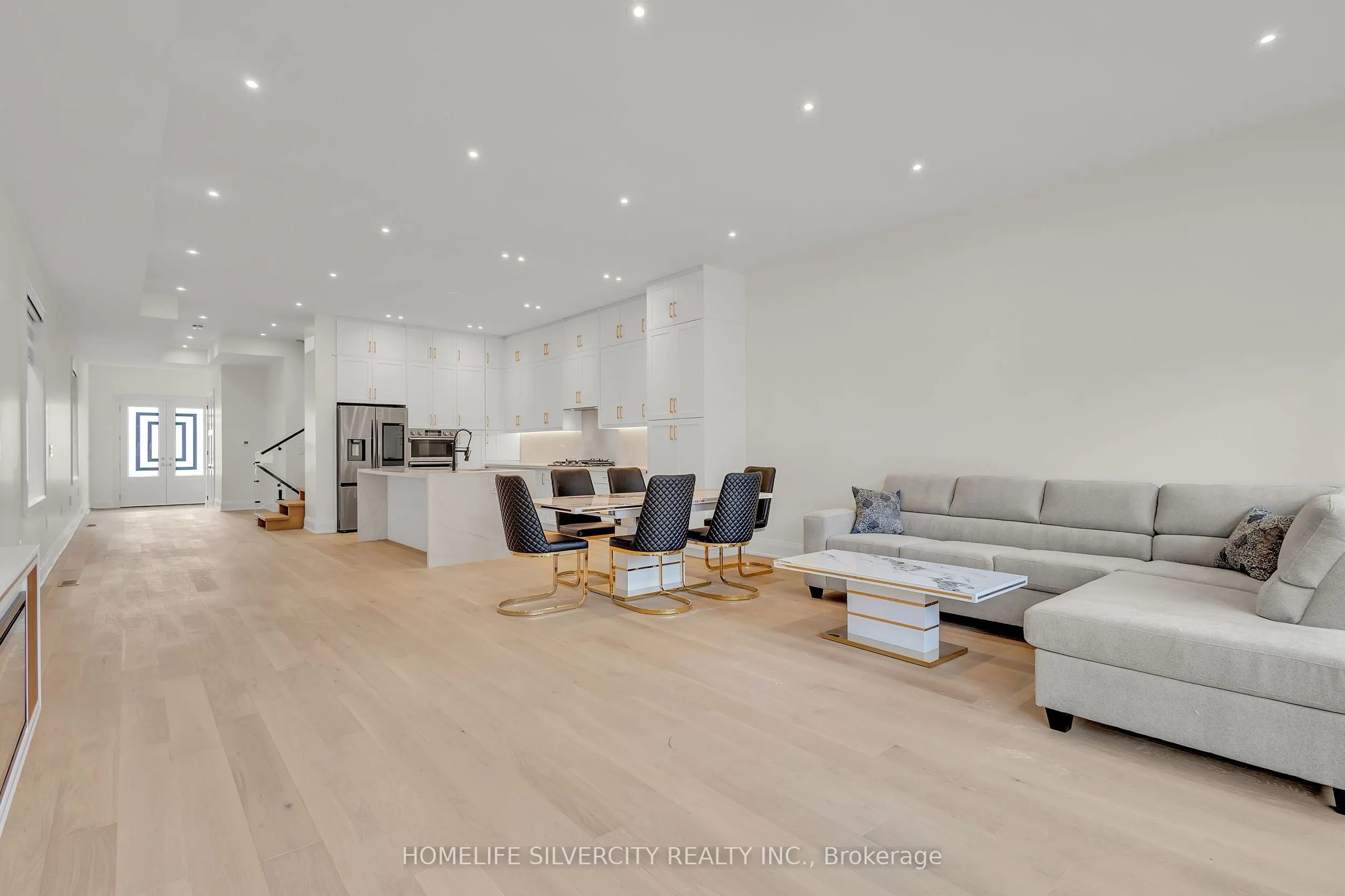 25A Pine Avenue N