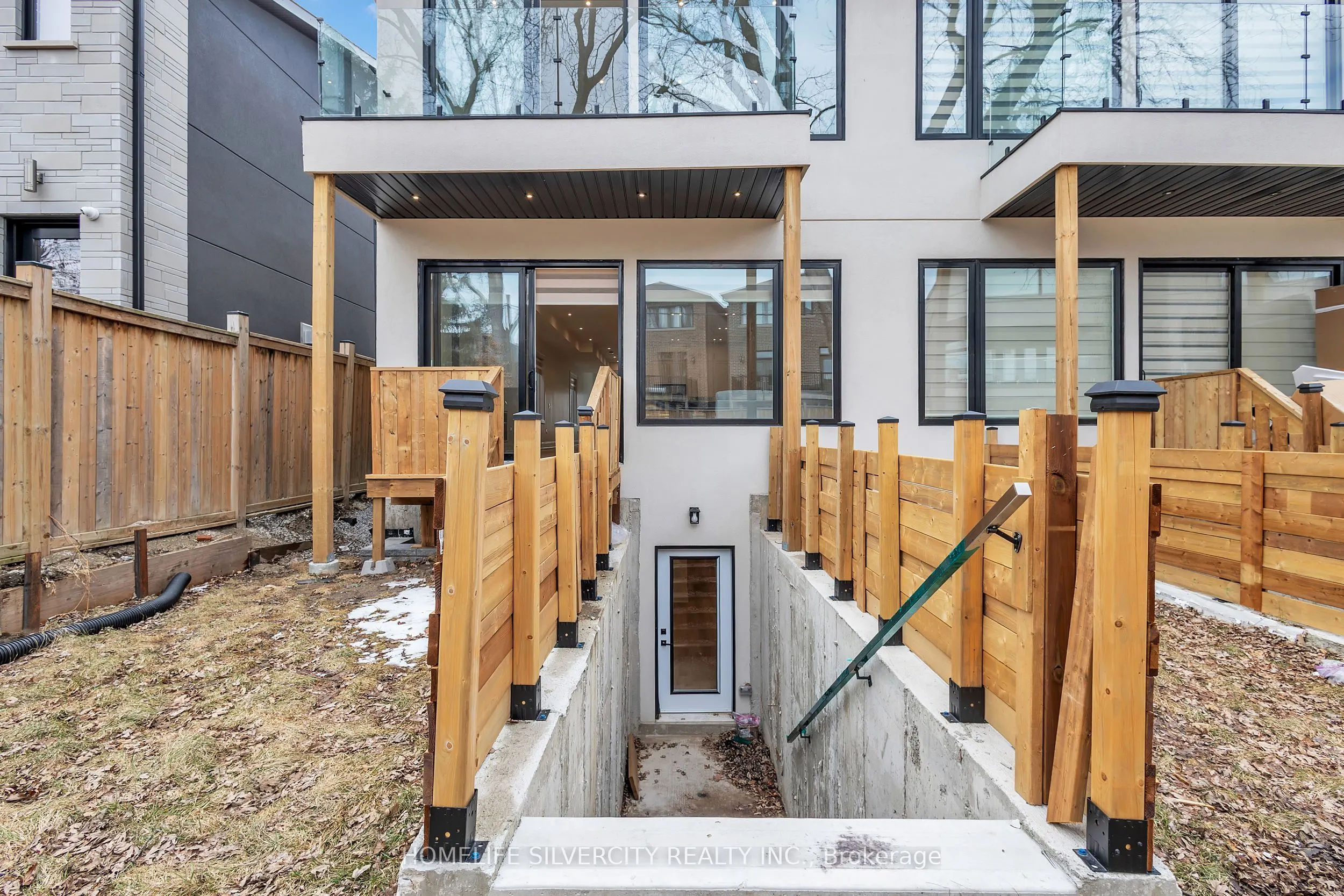 25A Pine Avenue N