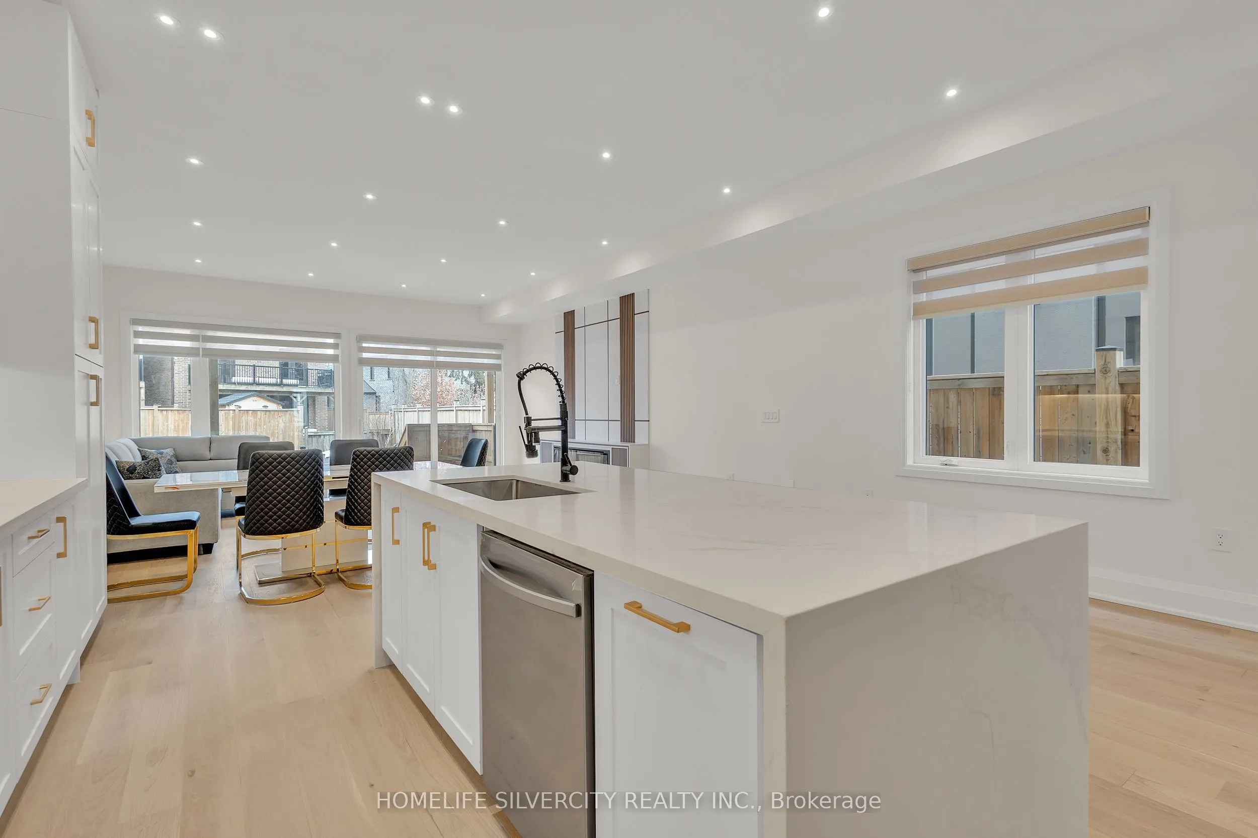 25A Pine Avenue N